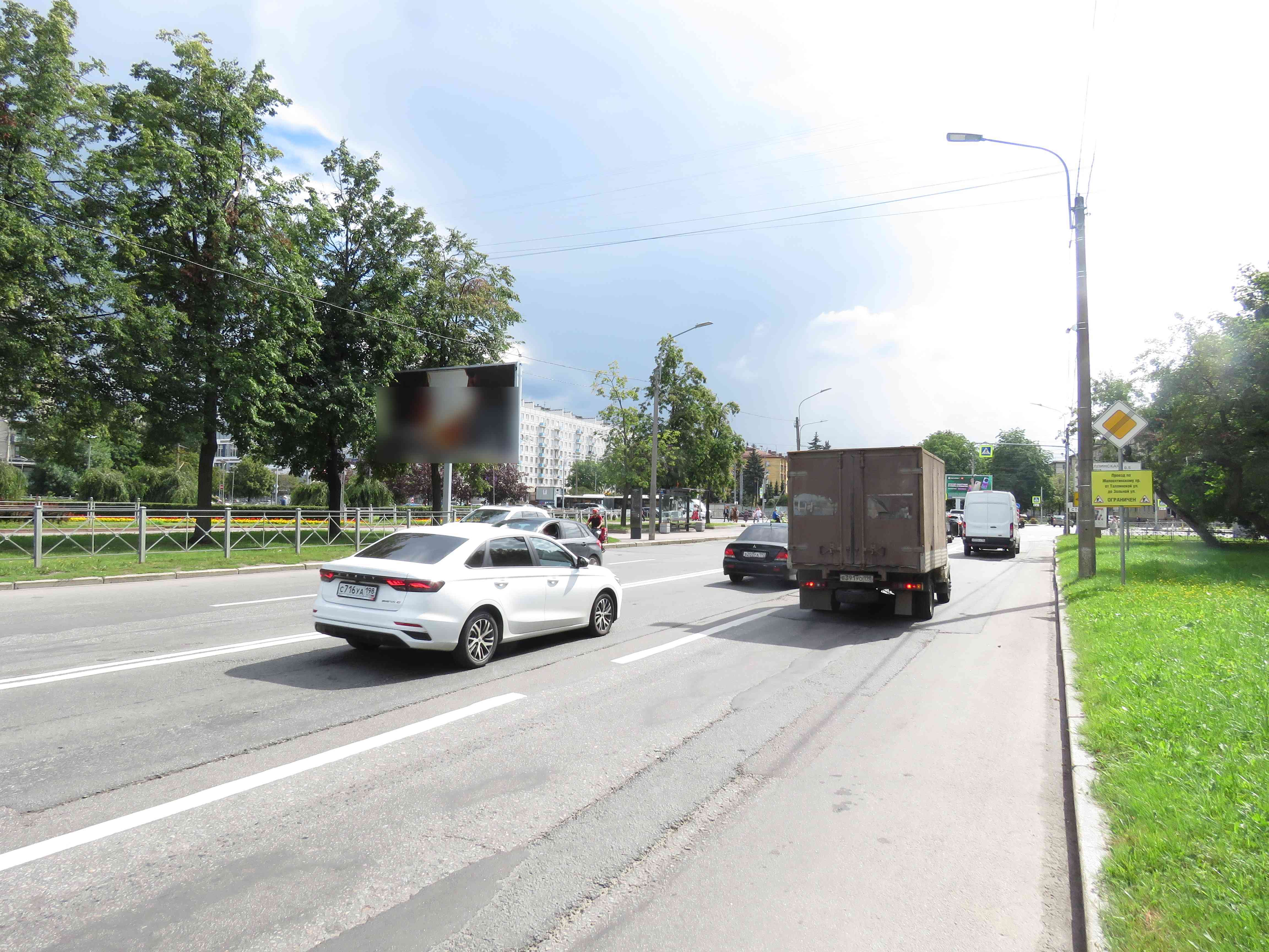 Фотография рекламного носителя, тип: Билборд 3x6, адрес: Шаумяна пр-т., д.33 X Заневский пр-т., Санкт-Петербург, Россия. Сторона Б1 №631877