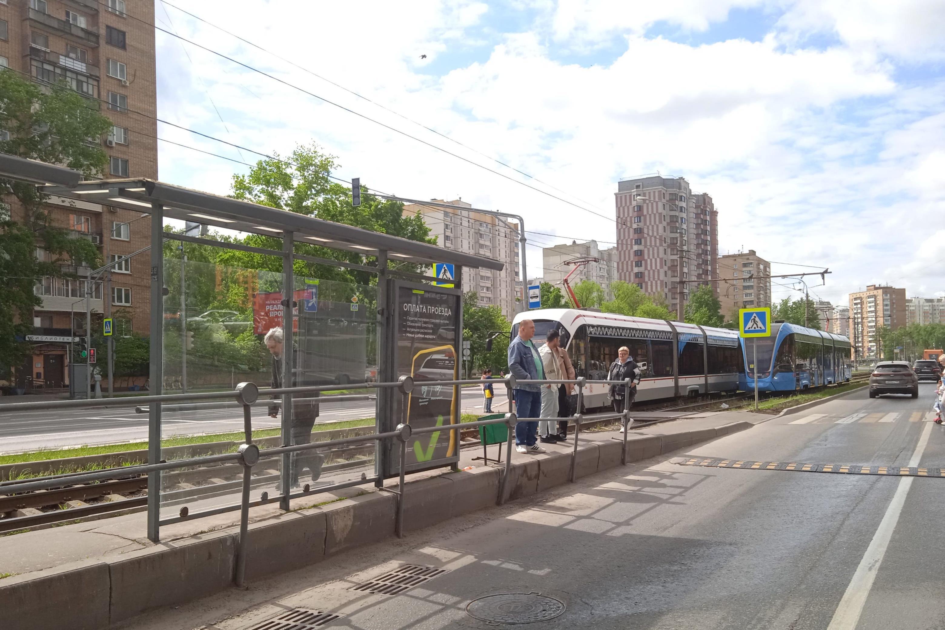 Фотография рекламного носителя, тип: Остановка 1.8x1.2, адрес: Полярная ул., д.25, стр.2, поз.2, Москва, Россия. Сторона Б №809145
