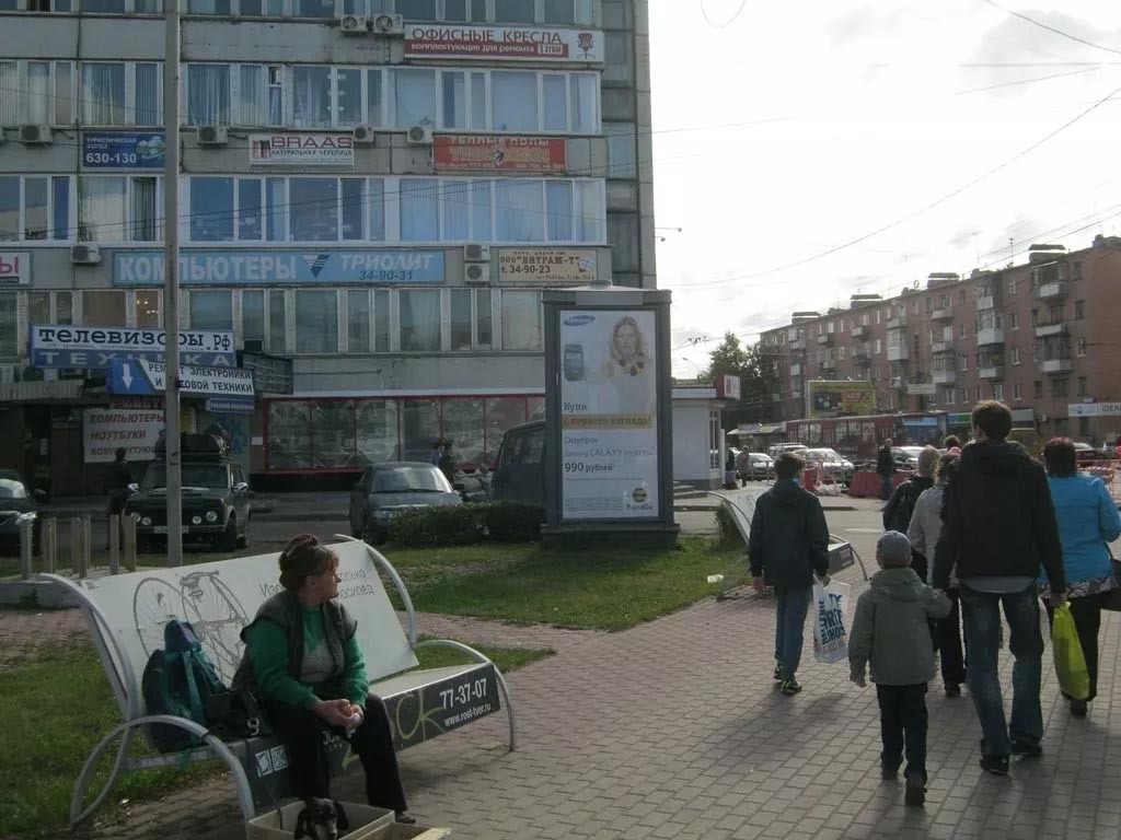 Фотография рекламного носителя, тип: Пиллар 3x1.4, адрес: Капошвара пл., д.1/16 X Победы пр-т., поз.2, Тверь, Тверская область, Россия. Сторона В №228117