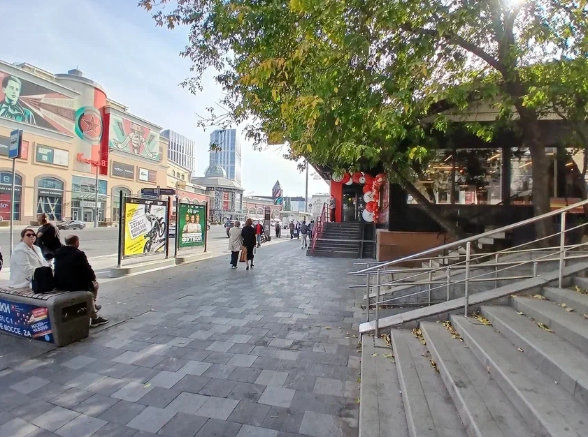 Фотография рекламного носителя, тип: Афиша 1.75x1.8, адрес: Земляной Вал ул., д.24/30, стр.1, стенд 2, Москва, Россия. Сторона B №789370