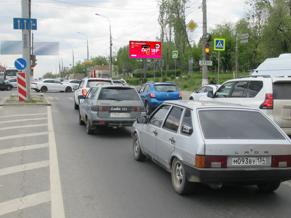 Фотография рекламного носителя, тип: Билборд 3x6, адрес: Университетский пр-т. Х Казахская ул., Волгоград, Волгоградская область, Россия. Сторона А12 №111441