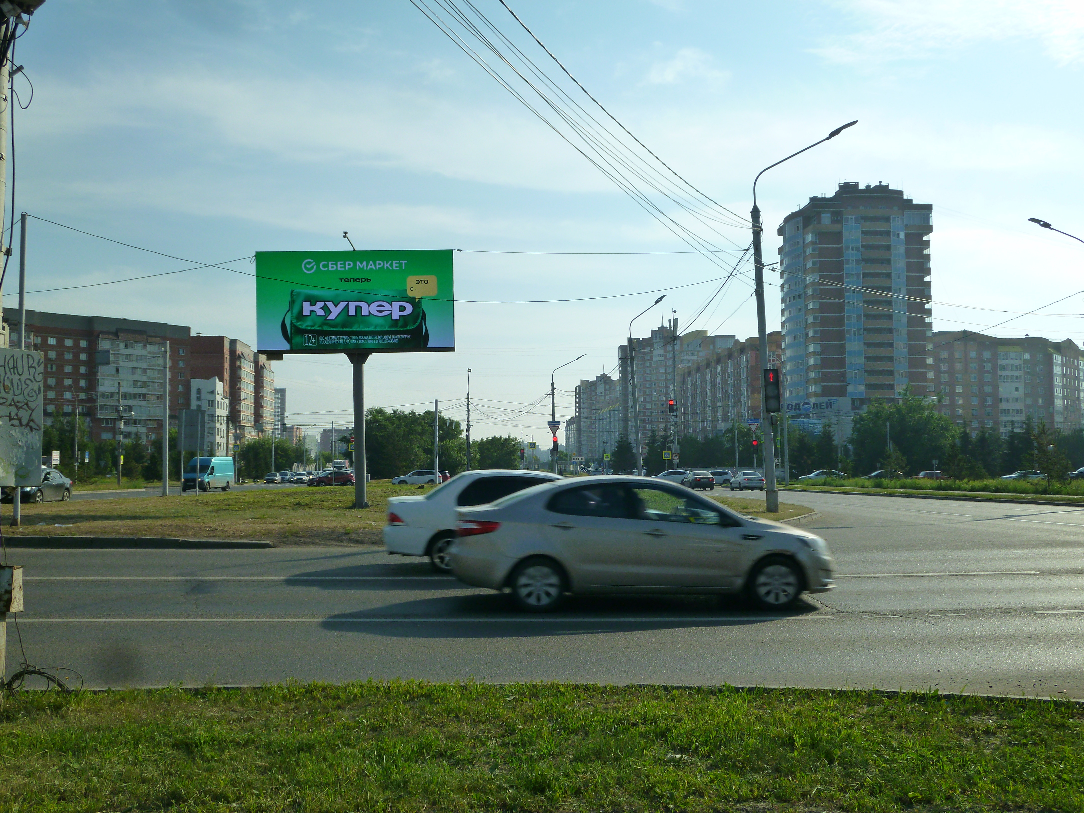Фотография рекламного носителя, тип: Билборд 3x6, адрес: Алексеева ул. Х Авиаторов ул., на разделительной полосе, Красноярск, Красноярский край, Россия. Сторона А №1331669