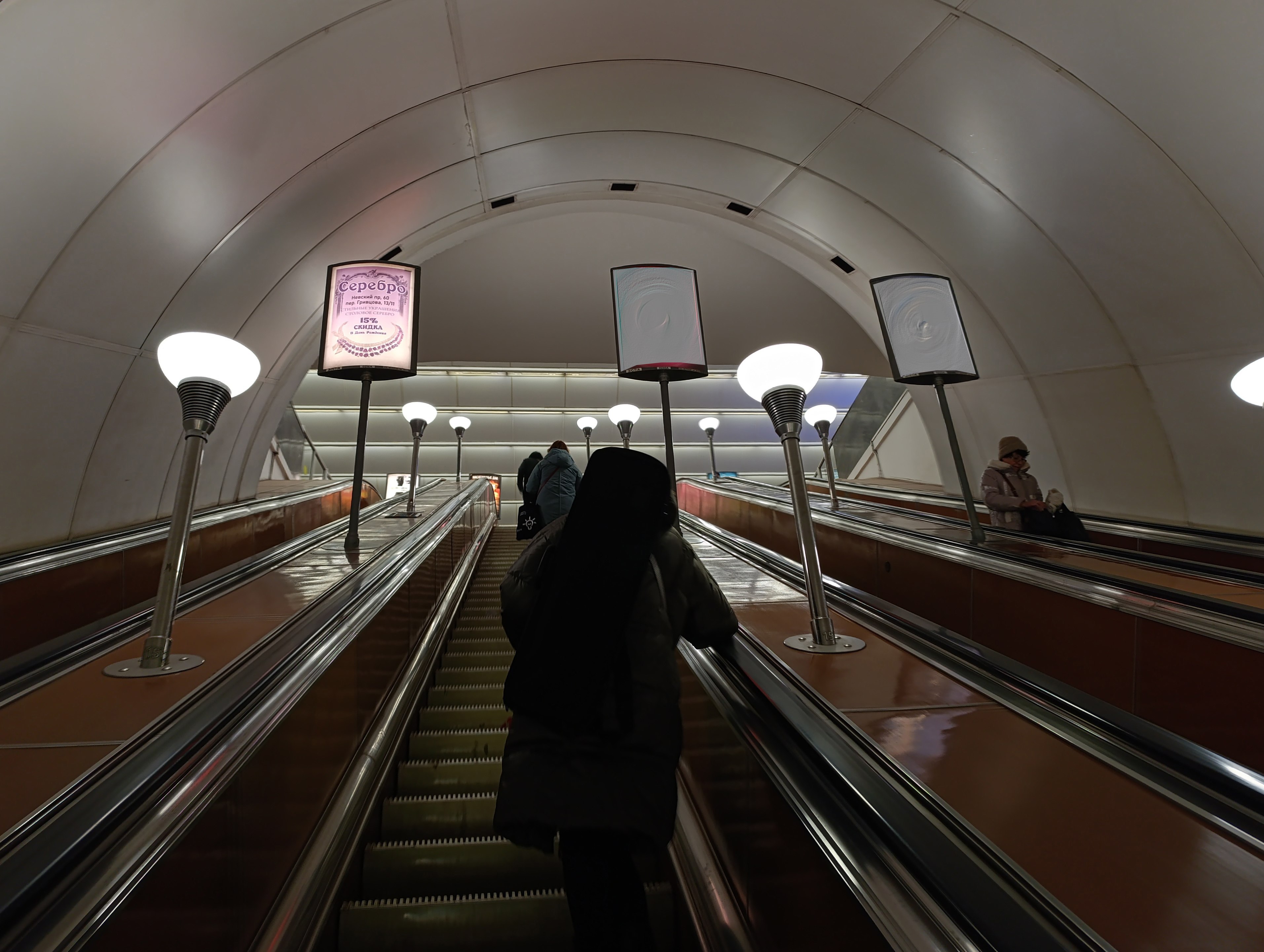 Фотография рекламного носителя, тип: Лайтбокс, адрес: Станция метро «Гостиный двор», линия Невско-Василеостровская, Санкт-Петербург, Россия. Сторона/вариант А №1606295