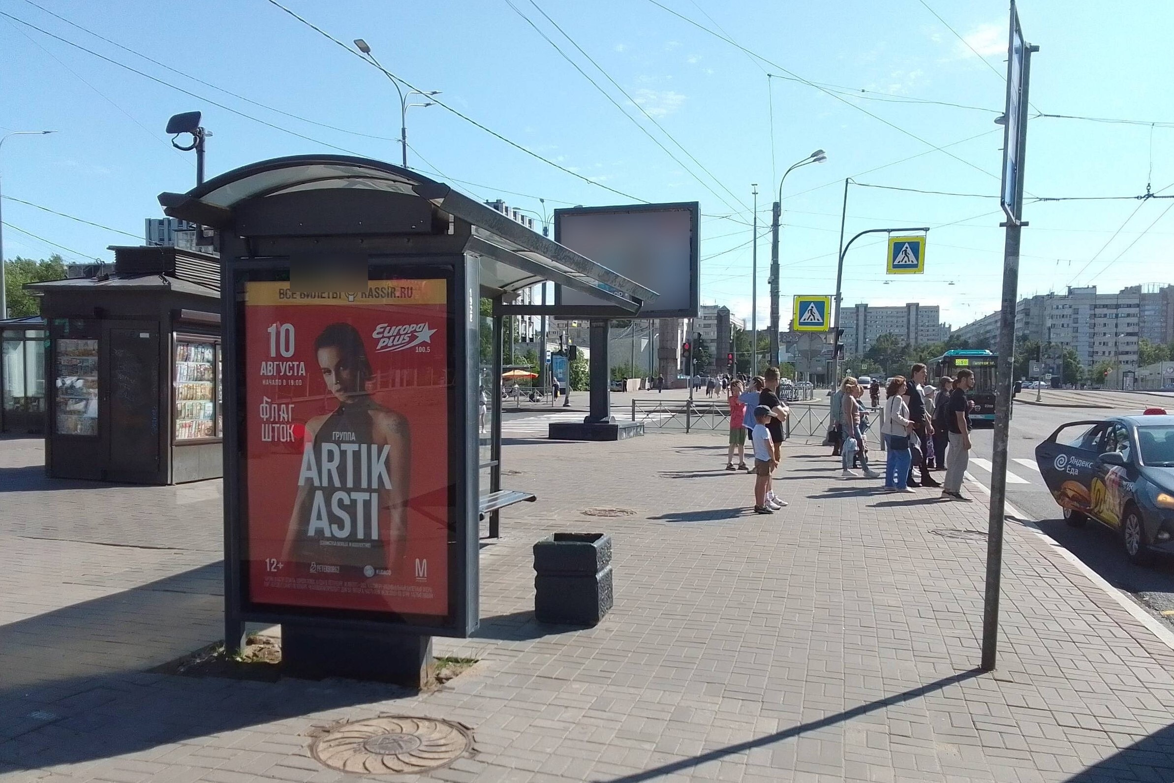 Фотография рекламного носителя, тип: Остановка 1.8x1.2, адрес: Наличная ул. Х Одоевского ул., д.33, поз.1, Санкт-Петербург, Россия. Сторона Б №139902