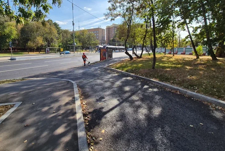 Фотография рекламного носителя, тип: Афиша 1.75x1.8, адрес: Новощукинская ул., д.6, стенд 2, Москва, Россия. Сторона B №887154