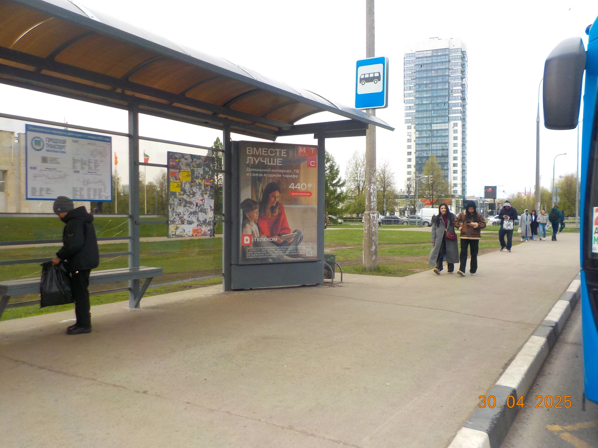Фотография рекламного носителя, тип: Остановка, адрес: Мира пр-т., ост. "КАМ ПИ", Набережные Челны, Республика Татарстан, Россия. Сторона AN №1401931