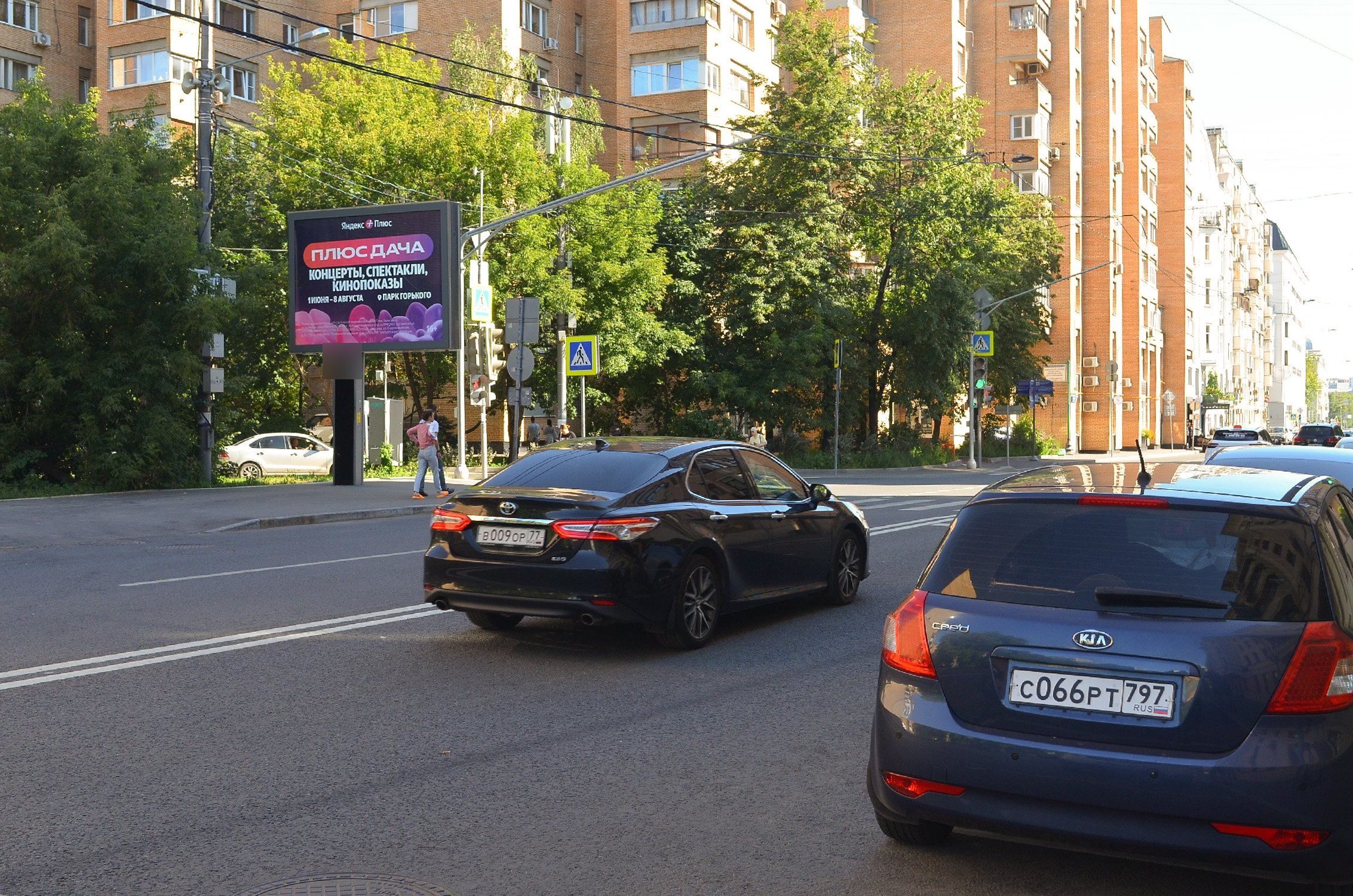 Фотография рекламного носителя, тип: Ситиборд 2.7x3.7, адрес: Плющиха ул., д.22, Москва, Россия. Сторона Б №577727