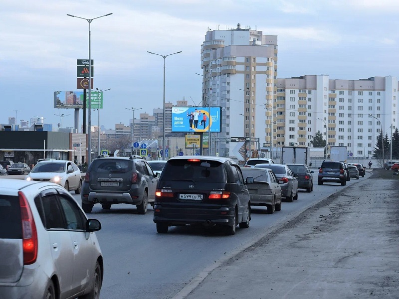 Фотография рекламного носителя, тип: Билборд 3x6, адрес: Космонавтов ул., д.81, Екатеринбург, Свердловская область, Россия. Сторона Bh1-Bh10 №1370264