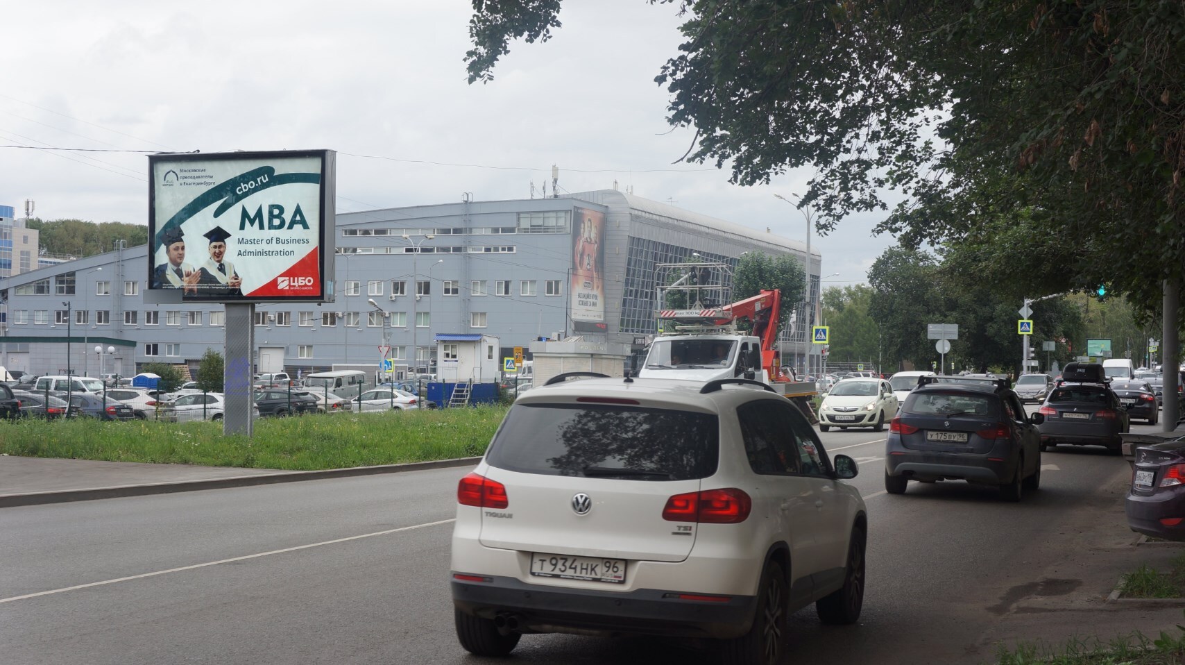 Фотография рекламного носителя, тип: Билборд 3x4, адрес: Большакова ул., д.92/2, Екатеринбург, Свердловская область, Россия. Сторона B1-B5 №979211