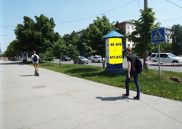 Фотография рекламного носителя, тип: Уличный информационный стенд, адрес: Богдана Хмельницкого ул., д.27, поз.2, Новосибирск, Новосибирская область, Россия. Сторона А11 №192992