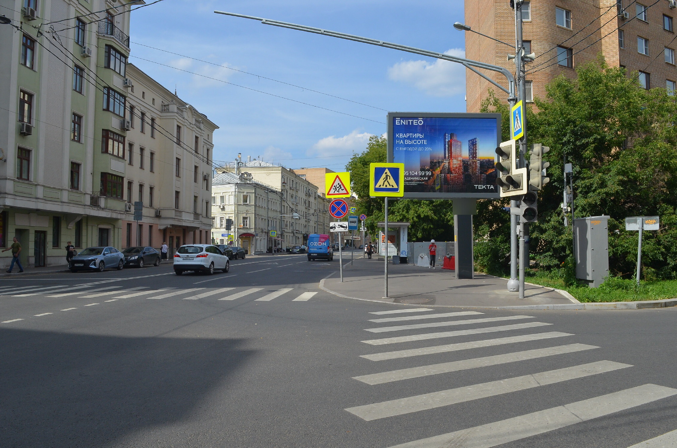 Фотография рекламного носителя, тип: Ситиборд 2.7x3.7, адрес: Плющиха ул., д.22, Москва, Россия. Сторона А1-А5 №577722