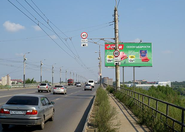 Фотография рекламного носителя, тип: Билборд 3x6, адрес: Лукашевича ул., мост, слева, Омск, Омская область, Россия. Сторона A №197252