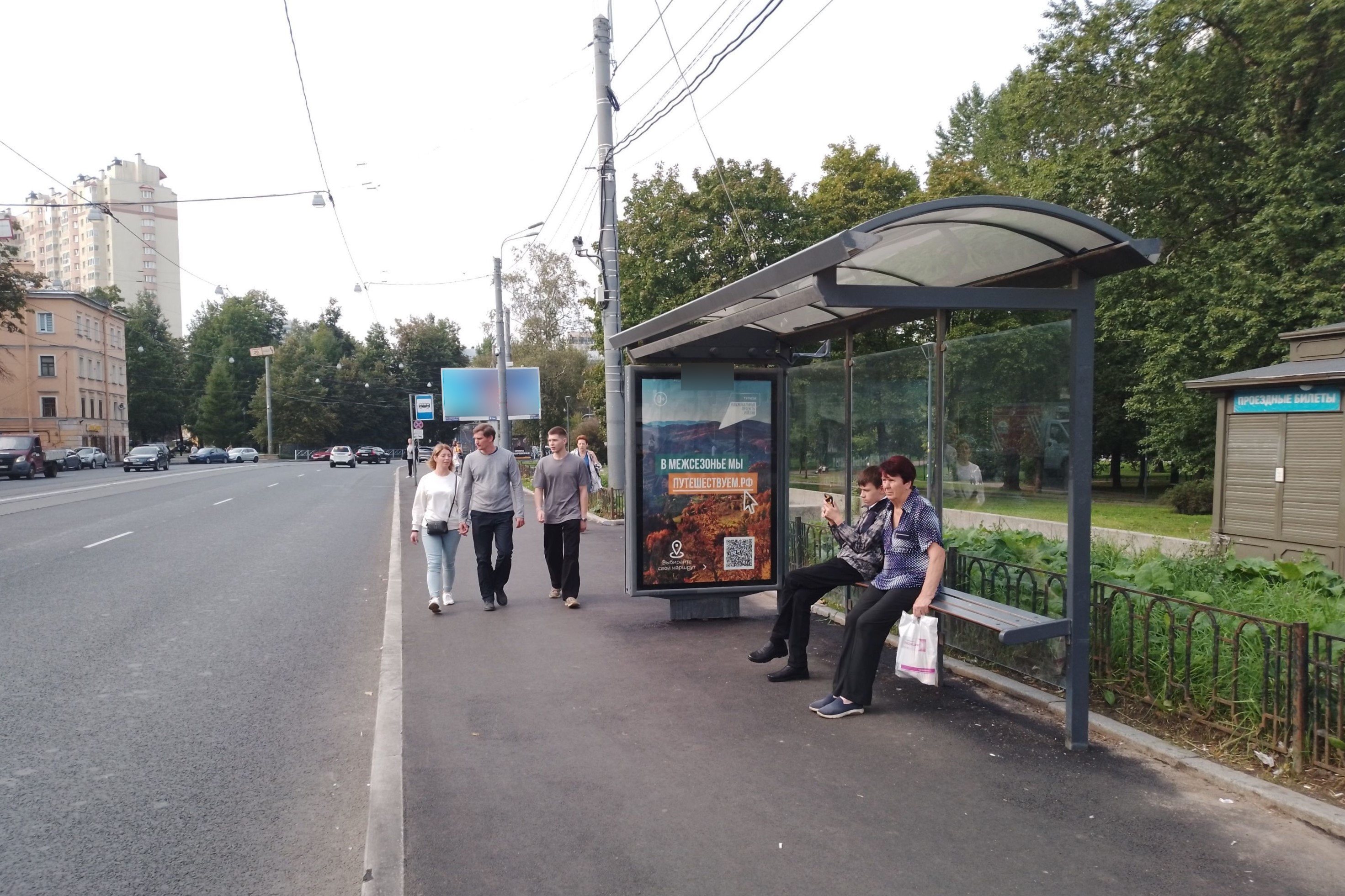 Фотография рекламного носителя, тип: Остановка 1.8x1.2, адрес: Обуховской Обороны пр-т., д.114, поз.1, Санкт-Петербург, Россия. Сторона А №858890