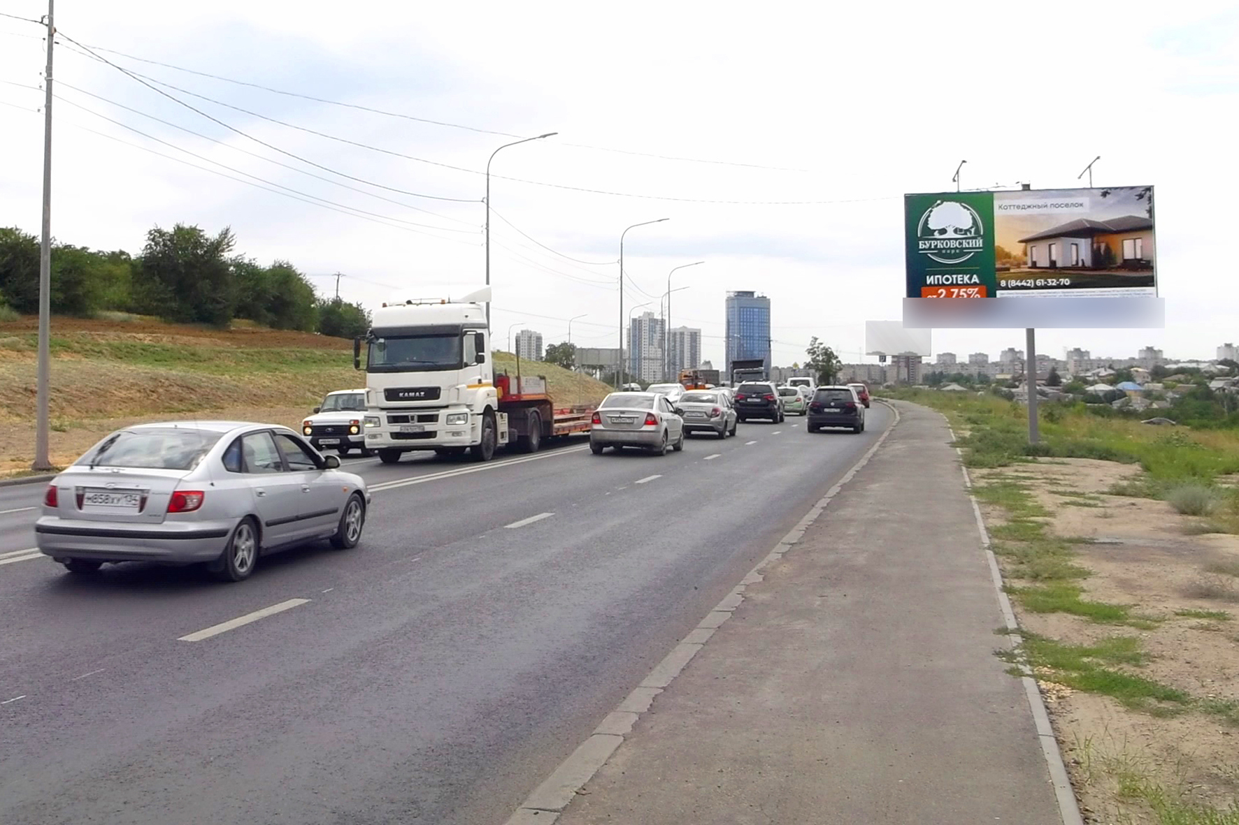 Фотография рекламного носителя, тип: Билборд 3x6, адрес: Рокоссовского ул., ТРК КОМСОМОЛЛ, Волгоград, Волгоградская область, Россия. Сторона А №1053341