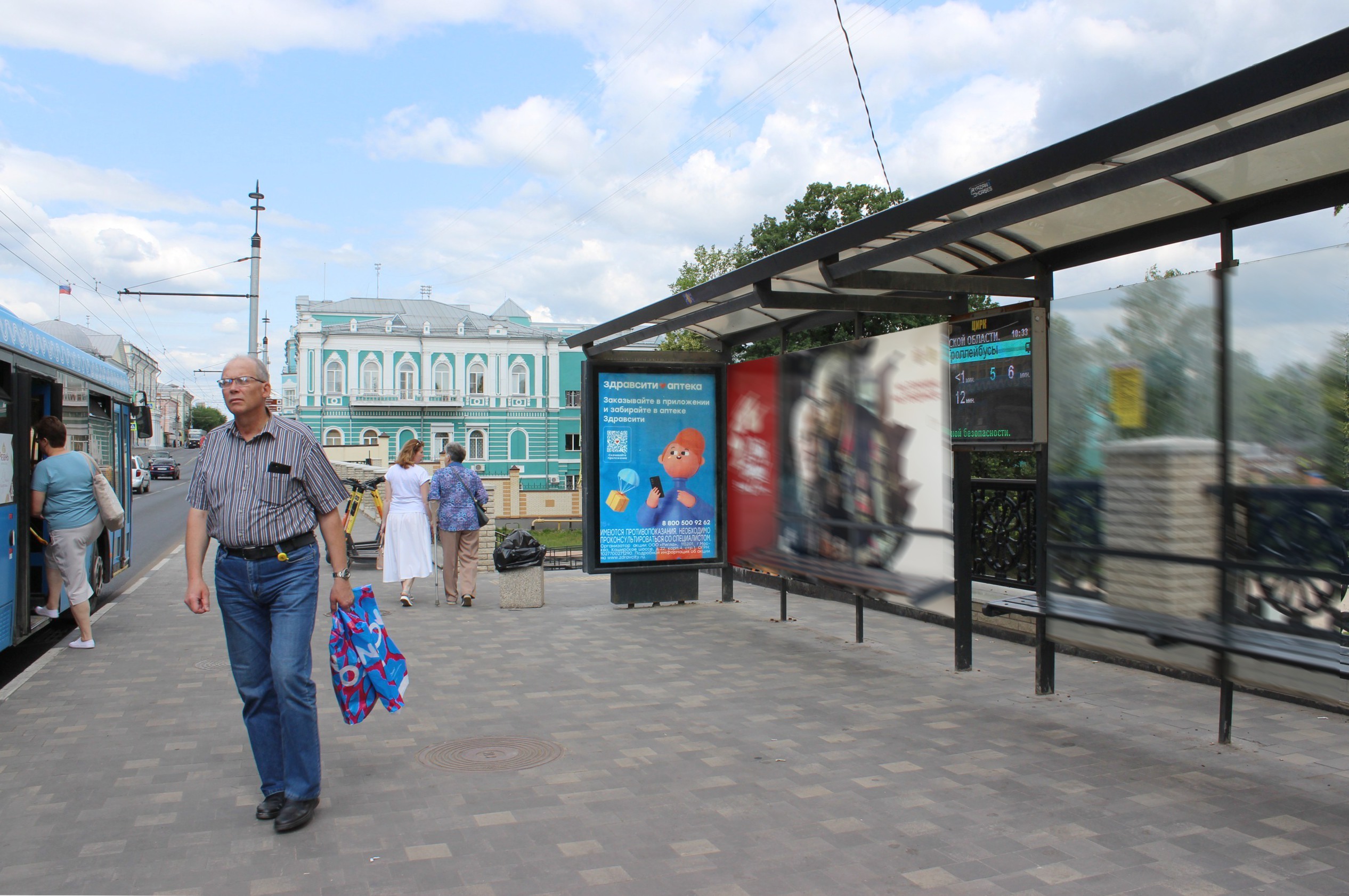 Фотография рекламного носителя, тип: Остановка 1.8x1.2, адрес: Ленина ул., д.42, поз.1, Рязань, Рязанская область, Россия. Сторона А №939044