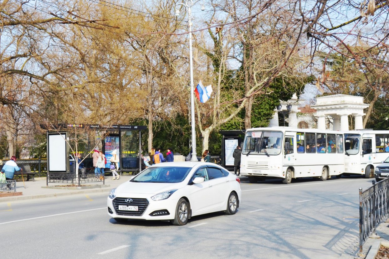 Фотография рекламного носителя, тип: Остановка 1.8x1.2, адрес: Нахимова пр-т., ост. Площадь Нахимова, Севастополь, Россия. Сторона Б1-Б5 №721669