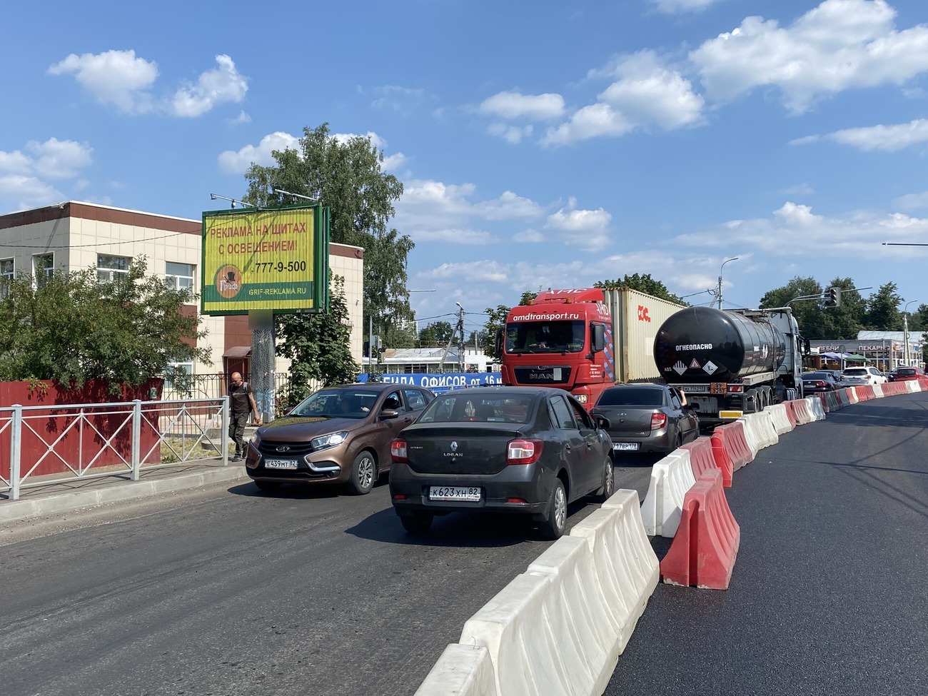 Фотография рекламного носителя, тип: Ситиборд 2.7x3.7, адрес: Мурино г., 550м, поворот к метро "Девяткино", Санкт-Петербург, Россия. Сторона Б1-Б3 №166735