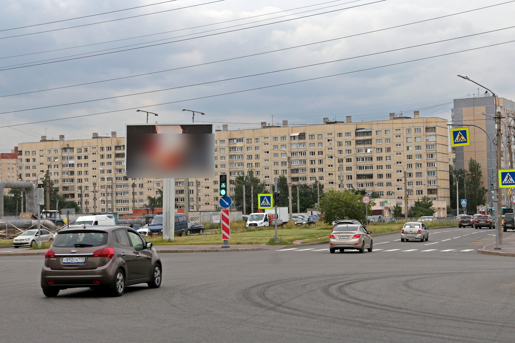 Фотография рекламного носителя, тип: Билборд 3x6, адрес: Авиаконструкторов пр-т. Х Шуваловский пр-т., Санкт-Петербург, Россия. Сторона А2 №106663