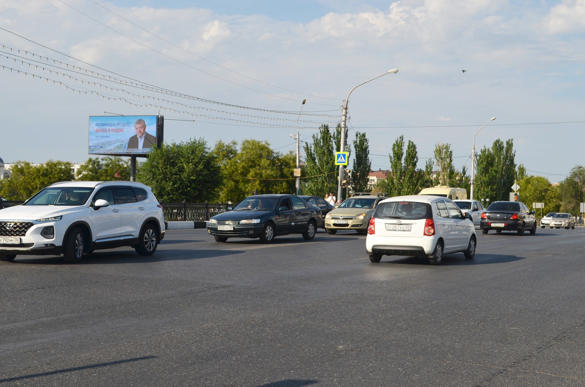 Фотография рекламного носителя, тип: Билборд 3x6, адрес: Адмиралтейская ул., д.1, Астрахань, Астраханская область, Россия. Сторона Б1 №1057429