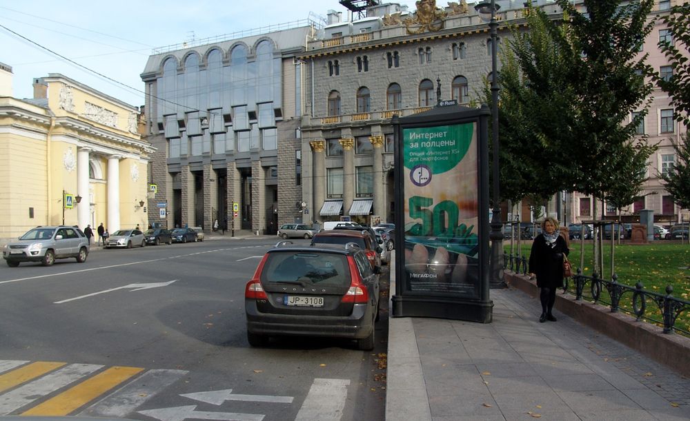 Фотография рекламного носителя, тип: Пиллар 3x1.4, адрес: Караванная ул. Х Манежная пл., д.2, Санкт-Петербург, Россия. Сторона А №144180
