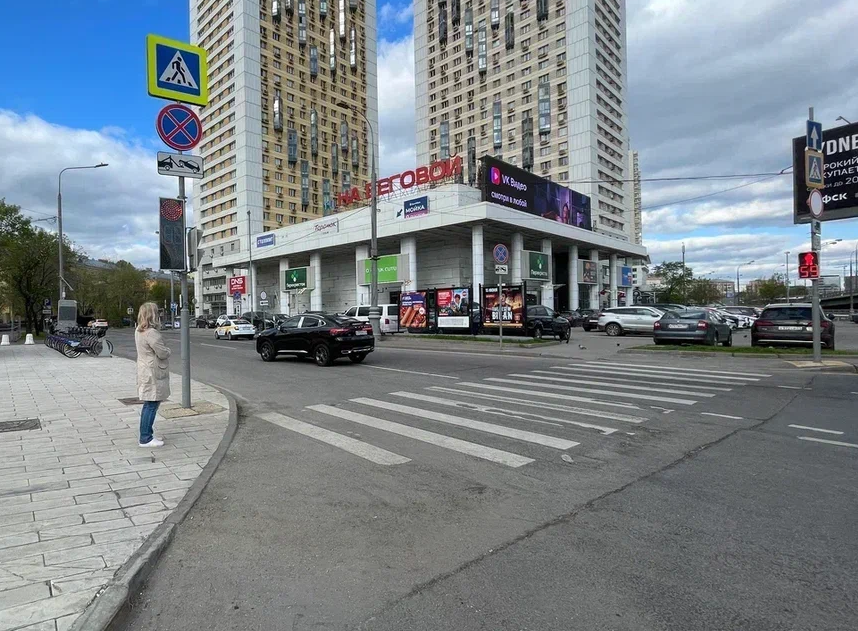 Фотография рекламного носителя, тип: Афиша 1.75x1.8, адрес: Хорошевское ш., д.16, стенд 3, Москва, Россия. Сторона A №887517