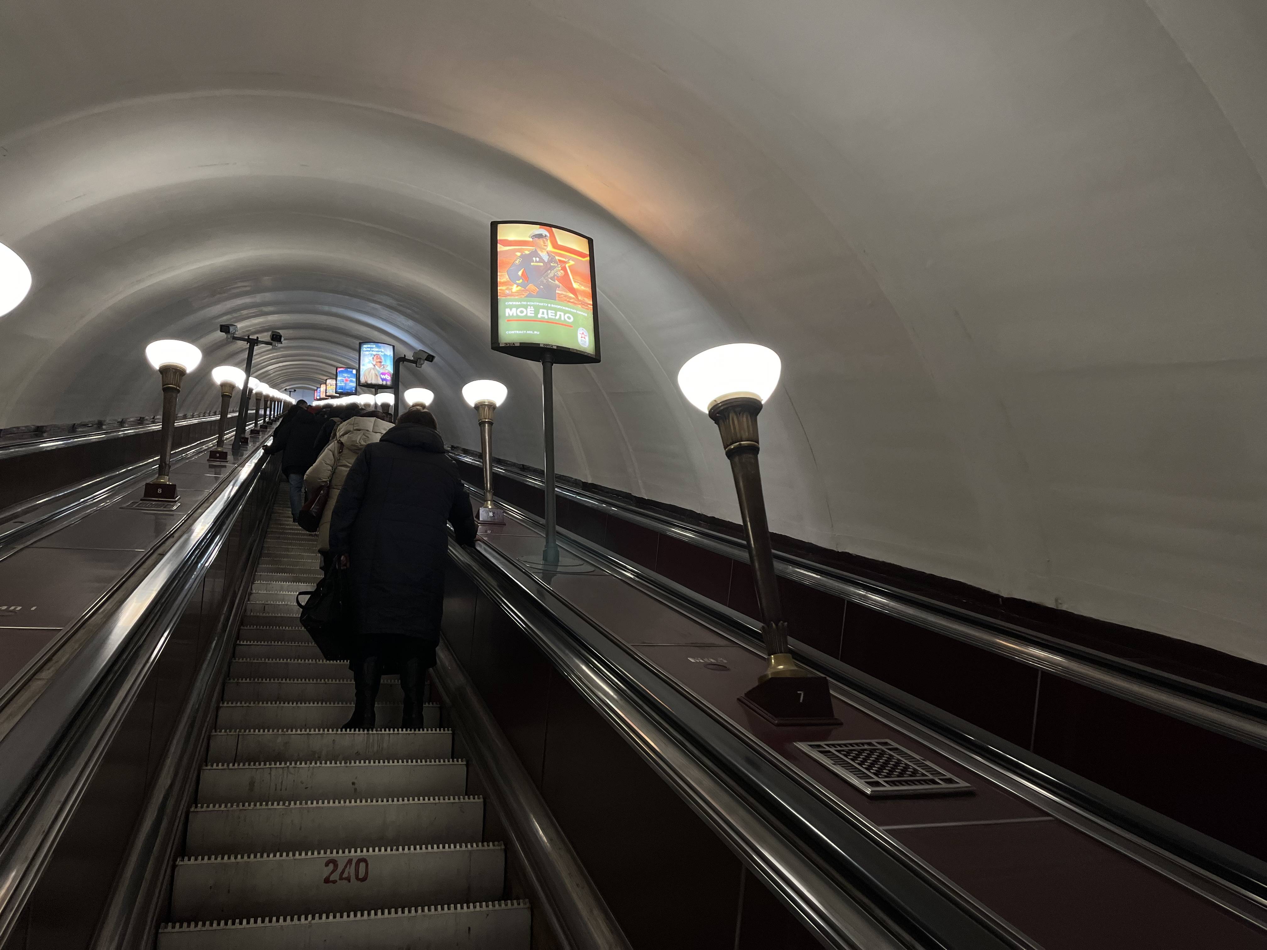 Фотография рекламного носителя, тип: Лайтбокс, адрес: Станция метро «Площадь Ленина», линия Кировско-Выборгская, Санкт-Петербург, Россия. Сторона/вариант А №1605997