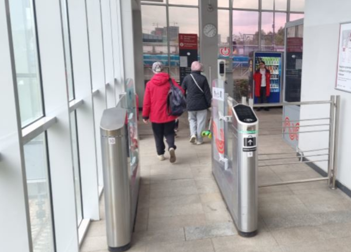 Фотография рекламного носителя, тип: Другой индор-формат, адрес: Станция метро «Крымская», линия Московское Центральное Кольцо, Москва, Россия. Сторона/вариант А №1326714