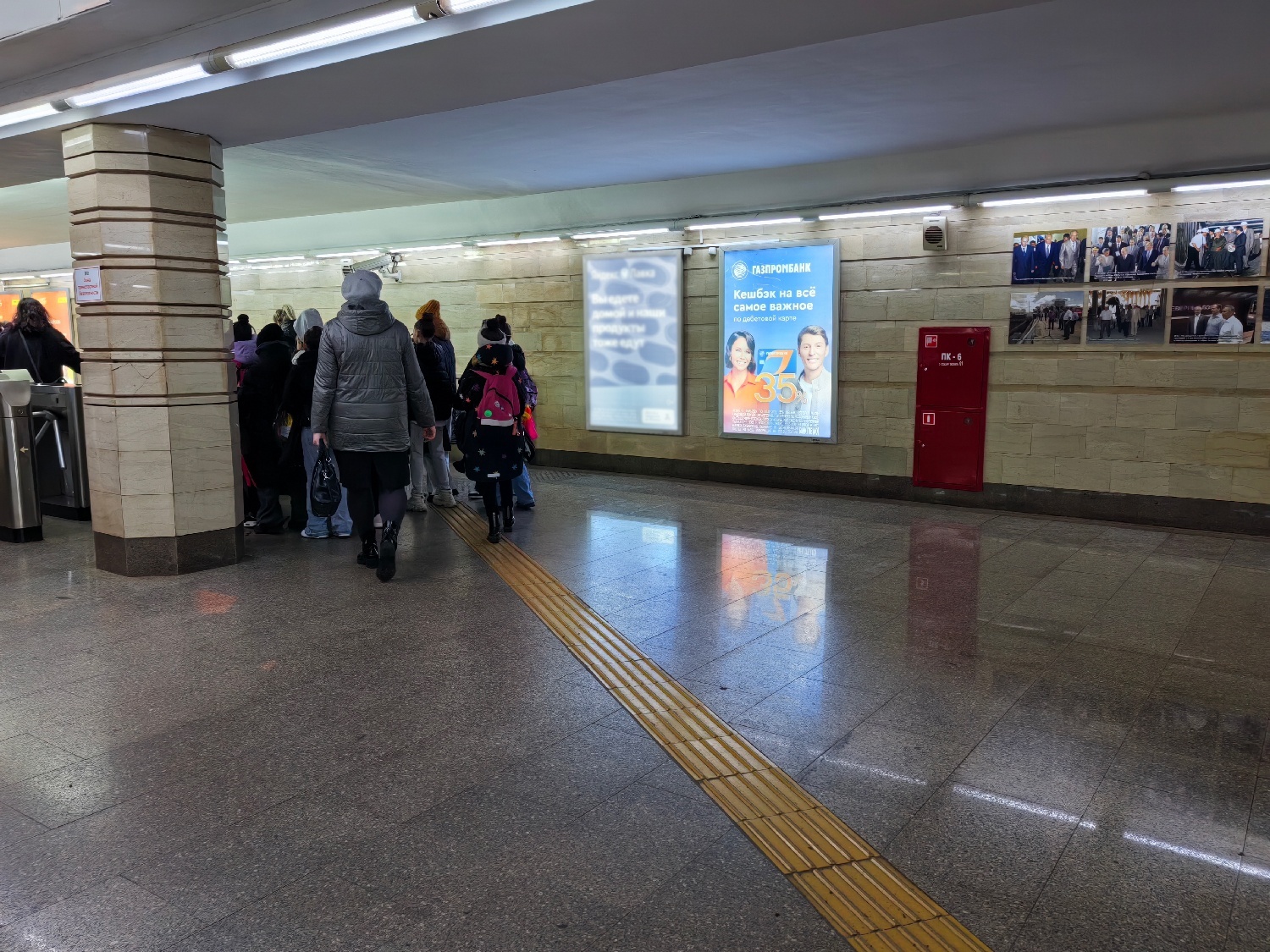 Фотография рекламного носителя, тип: Лайтбокс, адрес: Станция метро «Кремлевская», Казань, Республика Татарстан, Россия. Сторона/вариант №1372638