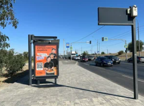 Фотография рекламного носителя, тип: Остановка 1.8x1.2, адрес: им. Рокоссовского ул., ост. "Мамаев Курган", Волгоград, Волгоградская область, Россия. Сторона Б №1349261