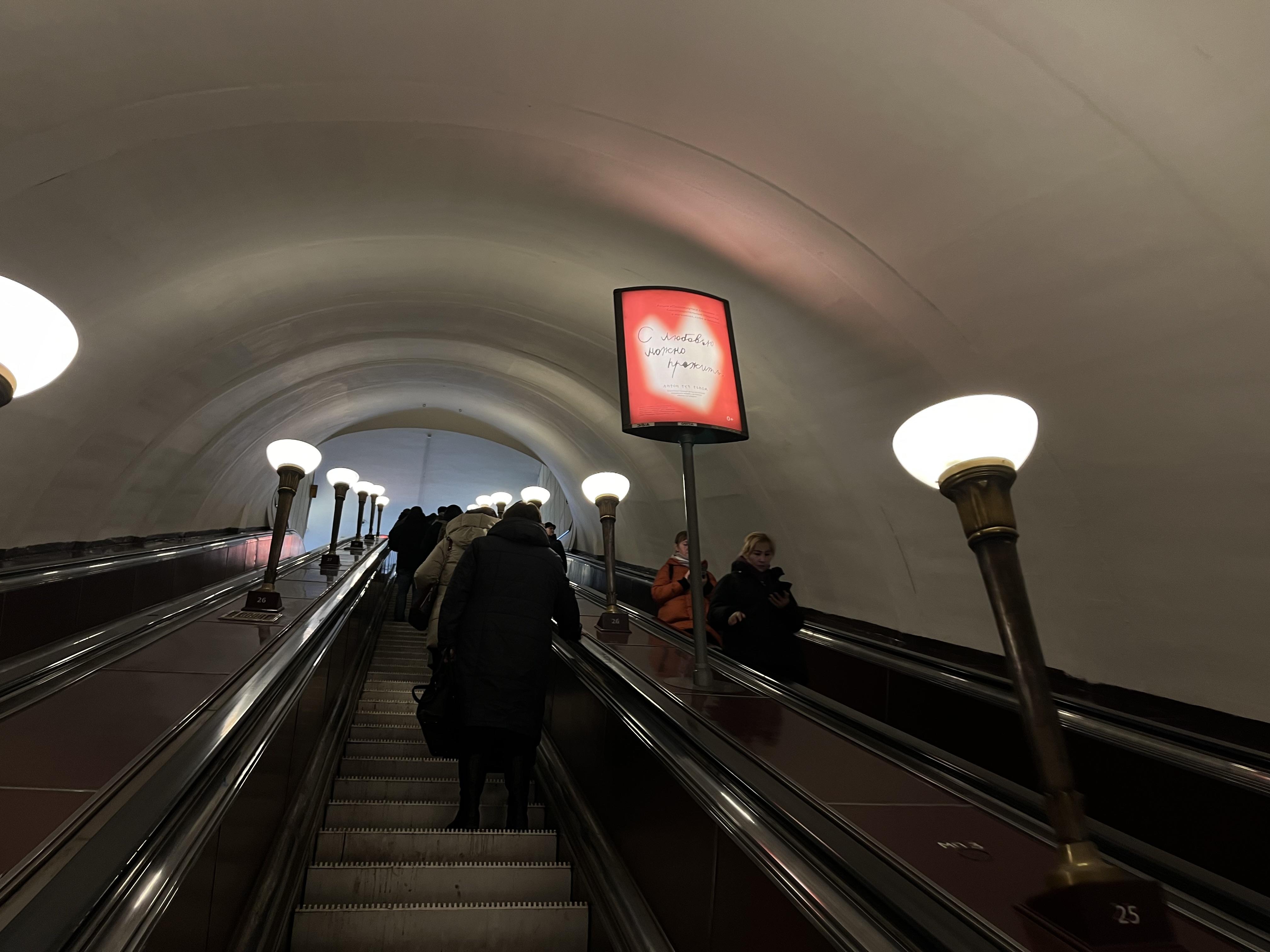 Фотография рекламного носителя, тип: Лайтбокс, адрес: Станция метро «Площадь Ленина», линия Кировско-Выборгская, Санкт-Петербург, Россия. Сторона/вариант А №1605998