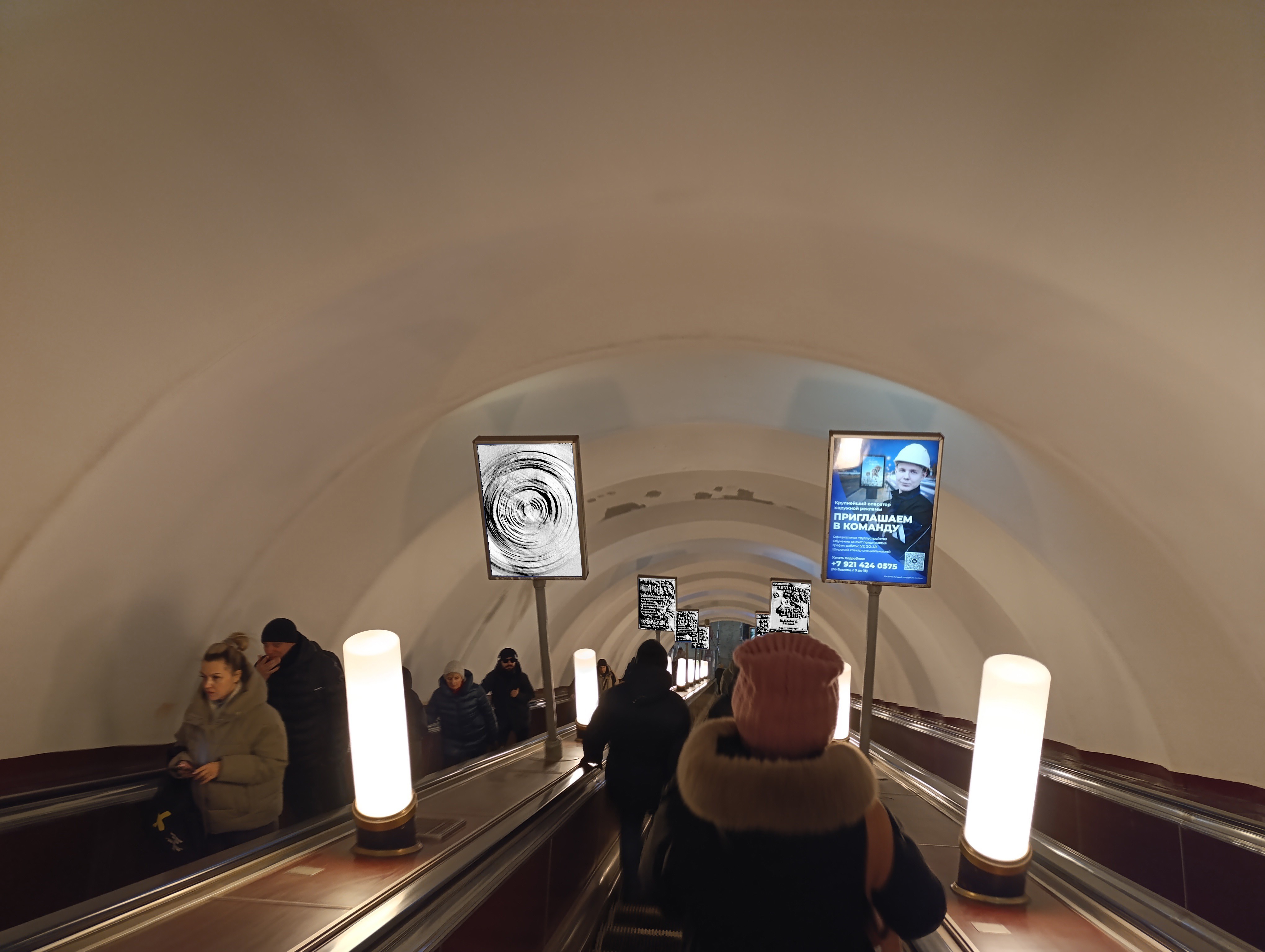 Фотография рекламного носителя, тип: Лайтбокс, адрес: Станция метро «Московская», линия Московско-Петроградская, Санкт-Петербург, Россия. Сторона/вариант Б №1606150