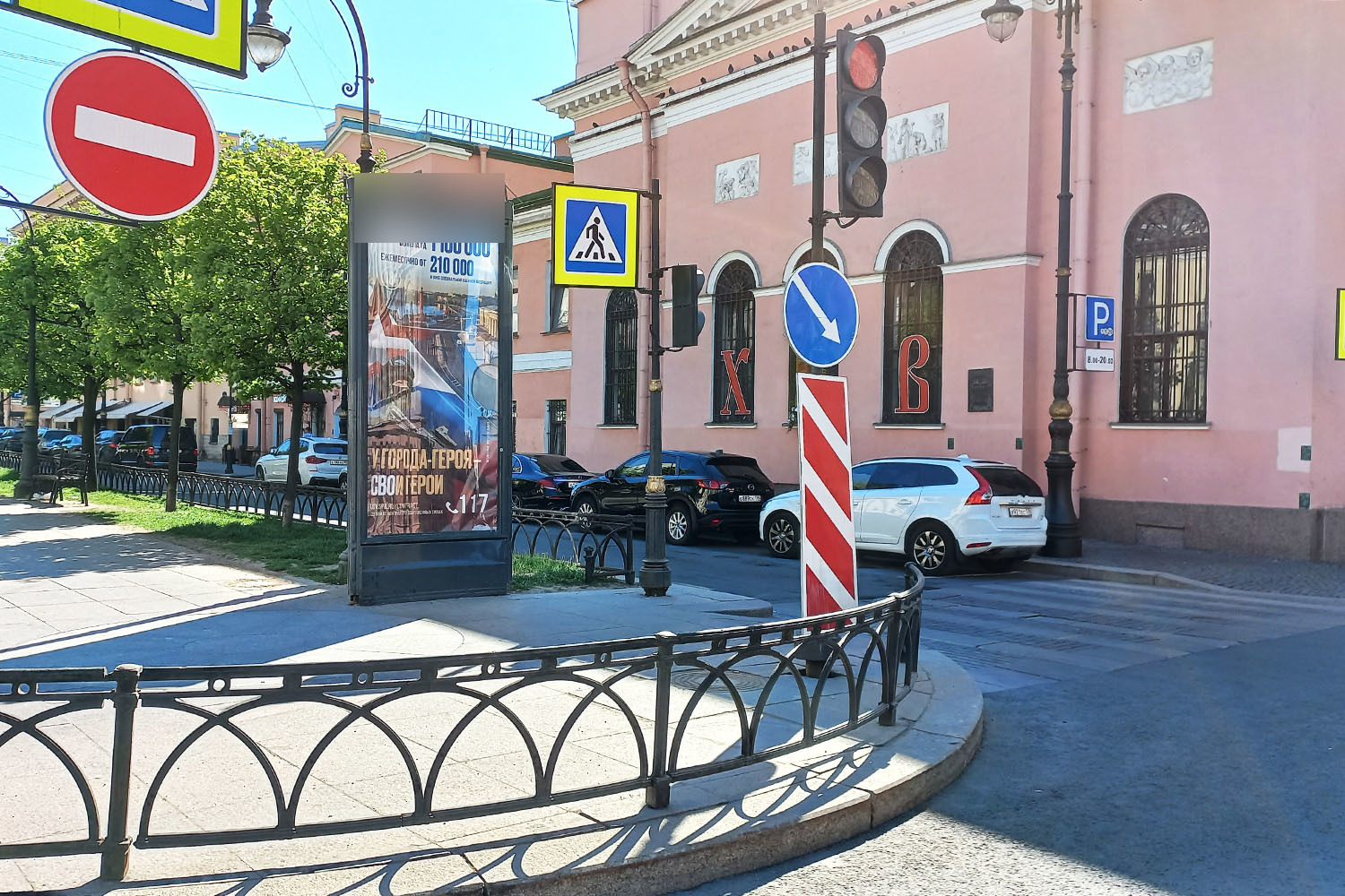 Фотография рекламного носителя, тип: Пиллар 3x1.4, адрес: Чернышевского пр-т. Х Шпалерная ул., Санкт-Петербург, Россия. Сторона А №541539