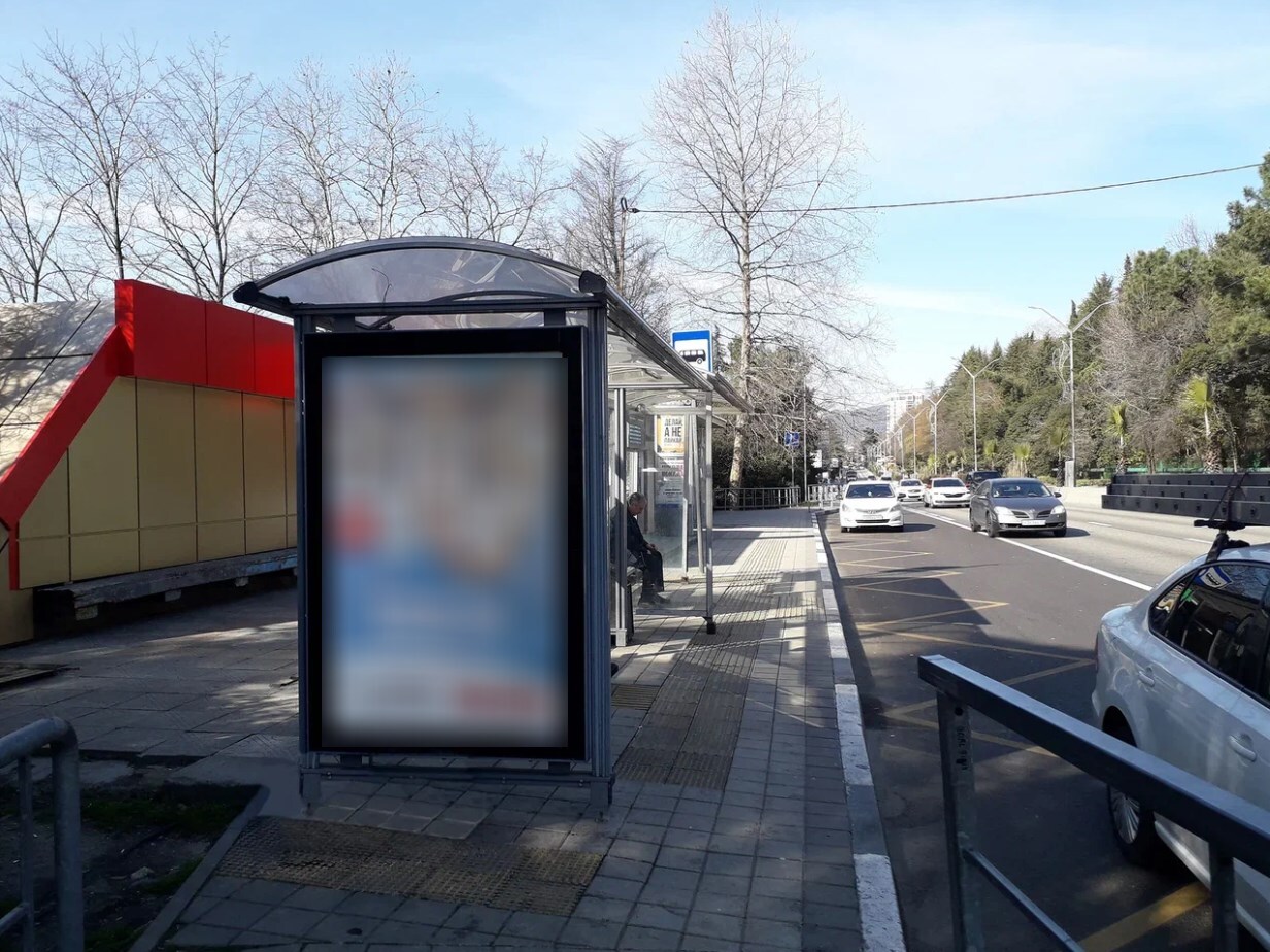 Фотография рекламного носителя, тип: Остановка 1.8x1.2, адрес: Ленина ул., Пансионат Изумруд в Адлер, поз.1, Сочи, Краснодарский край, Россия. Сторона Б №837552