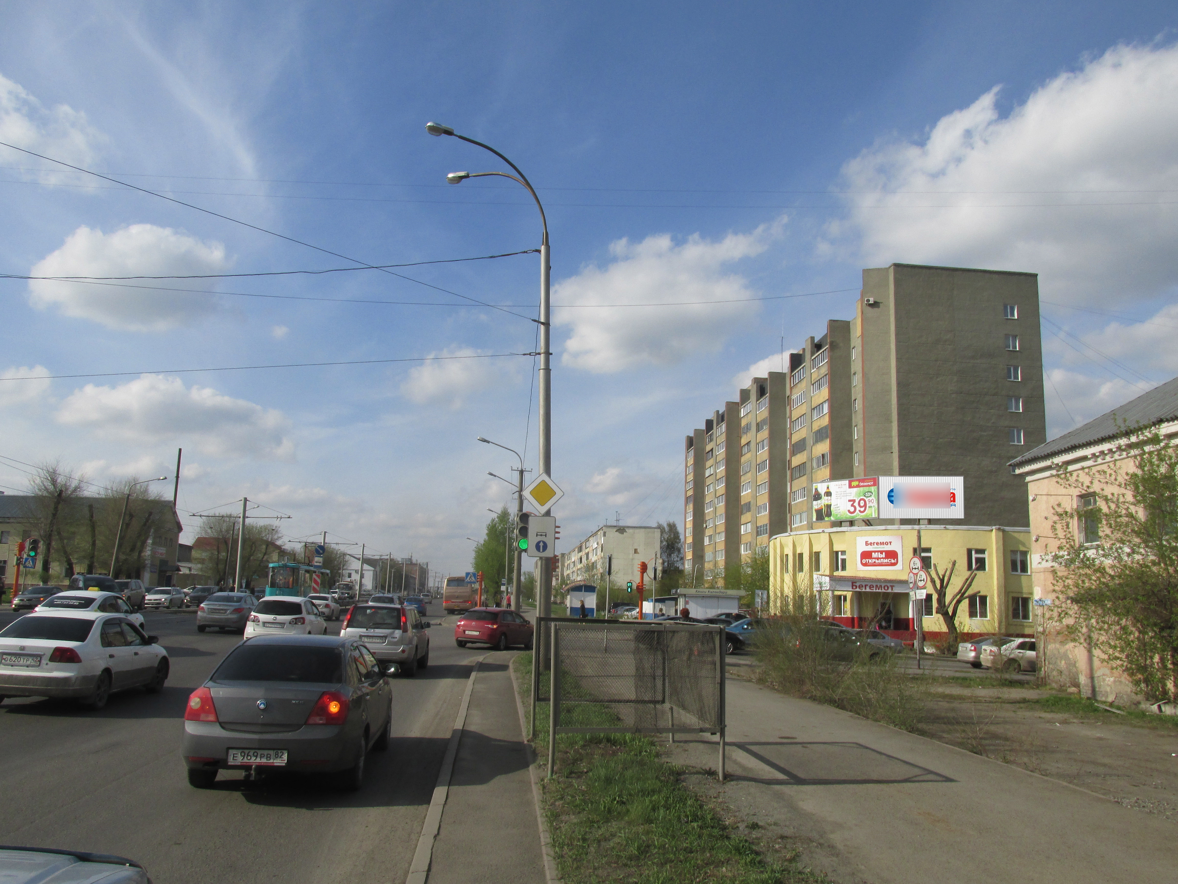 Фотография рекламного носителя, тип: Билборд 3x6, адрес: Кузнецкий пр-т., д.122, Кемерово, Кемеровская область, Россия. Сторона А1-А3 №846900