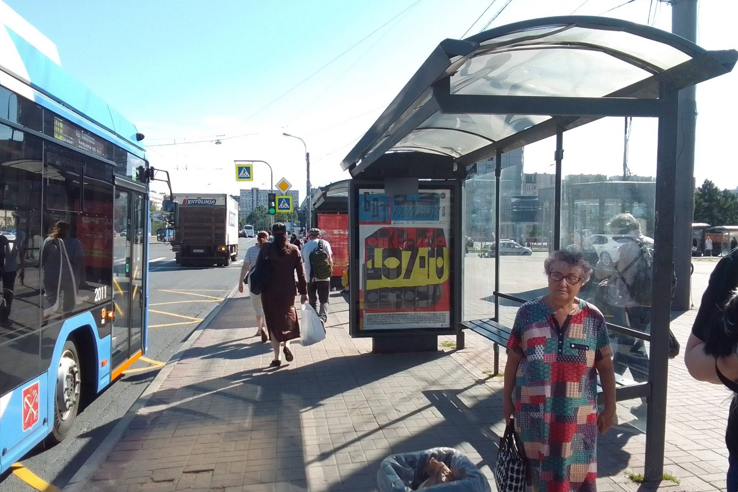 Фотография рекламного носителя, тип: Остановка 1.8x1.2, адрес: Наличная ул. Х Новосмоленская наб., д.1, поз.1, Санкт-Петербург, Россия. Сторона А №139931