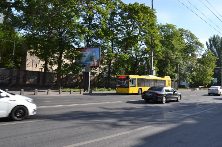 Фотография рекламного носителя, тип: Ситиборд 2.7x3.7, адрес: Красноармейская ул., д.93, Ростов-на-Дону, Ростовская область, Россия. Сторона Б1-Б6 №842025