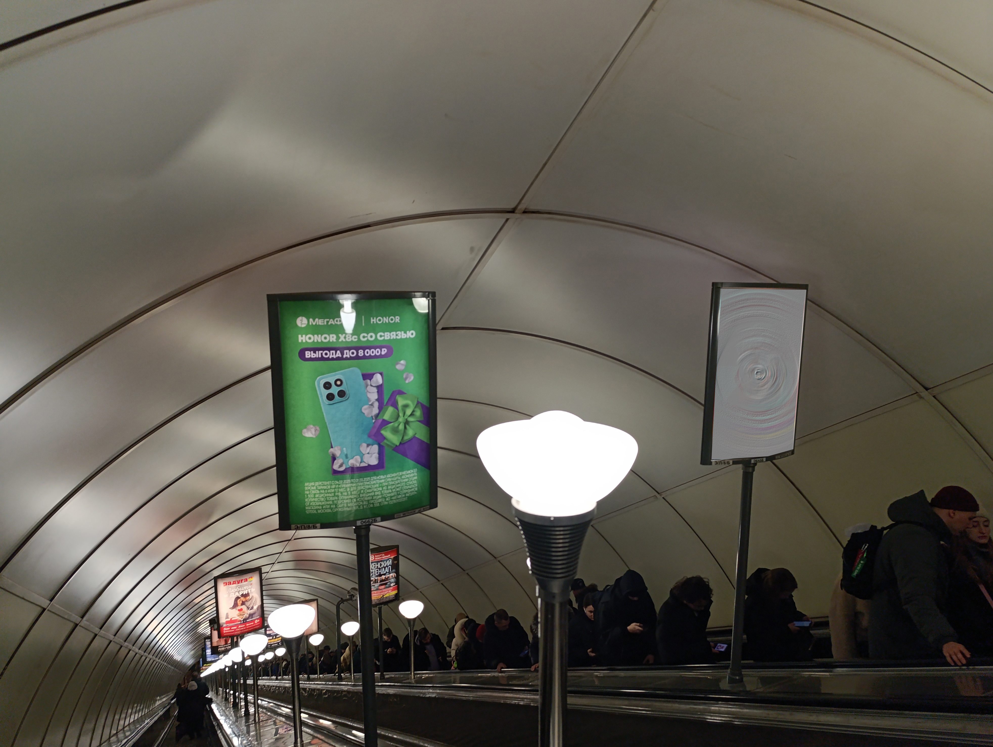 Фотография рекламного носителя, тип: Лайтбокс, адрес: Станция метро «Невский пр.», линия Московско-Петроградская, Санкт-Петербург, Россия. Сторона/вариант Б №1606164