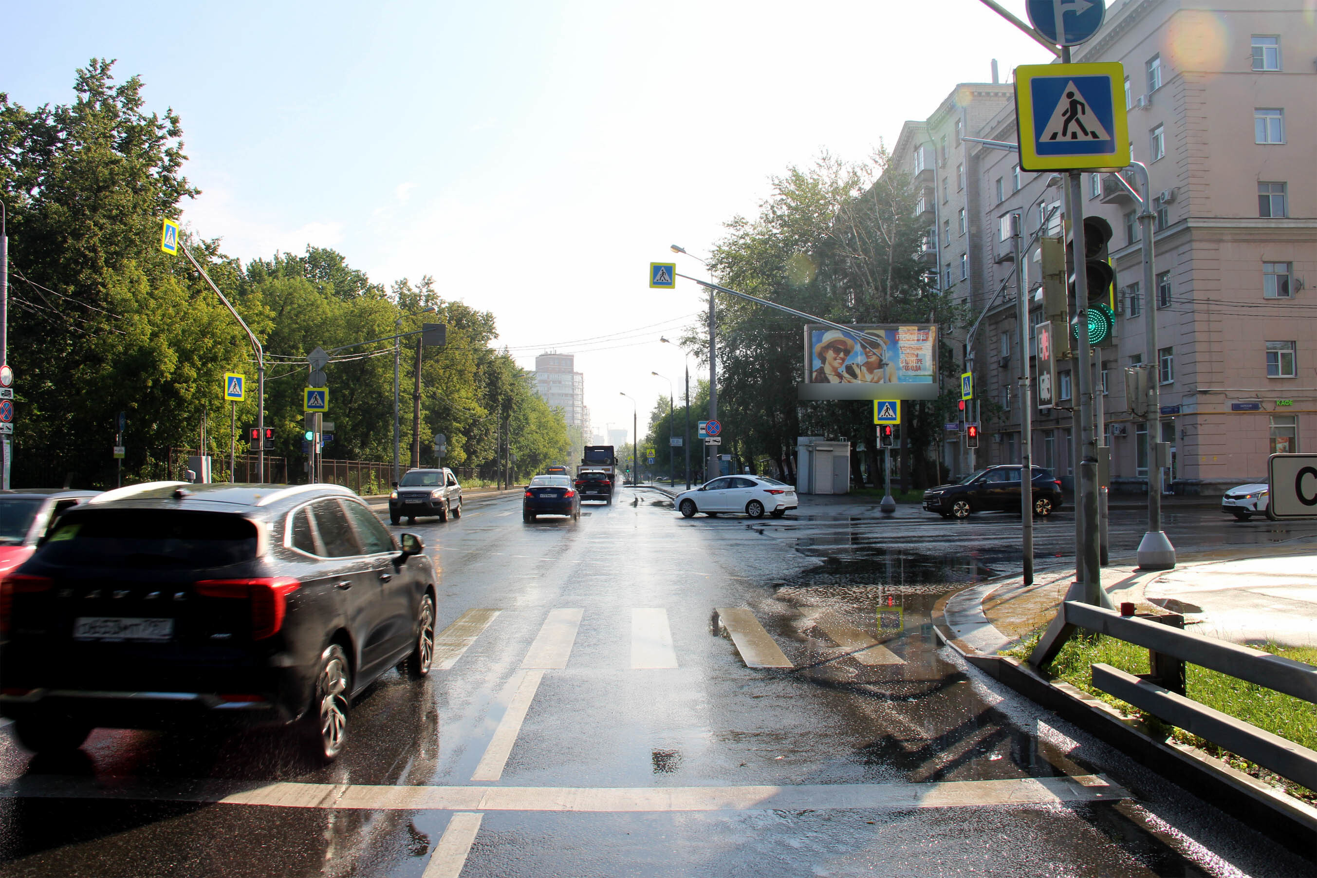 Фотография рекламного носителя, тип: Билборд 3x6, адрес: Филевская Б. ул., д.19/18, корп.1 Х Барклая ул., Москва, Россия. Сторона А1 №324912