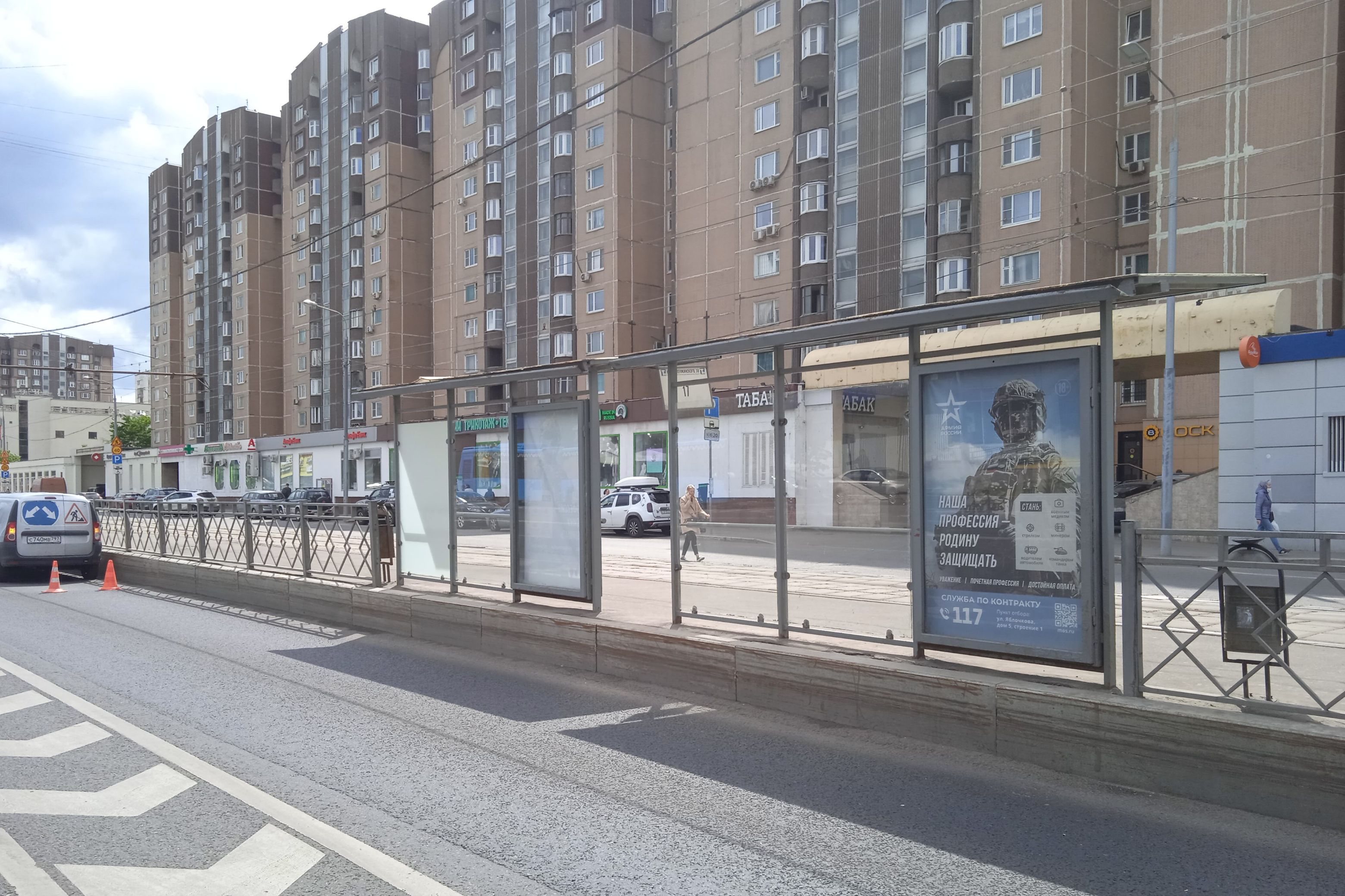 Фотография рекламного носителя, тип: Остановка 1.8x1.2, адрес: Менжинского ул., д.23, корп.1, поз.2, Москва, Россия. Сторона Б №803767