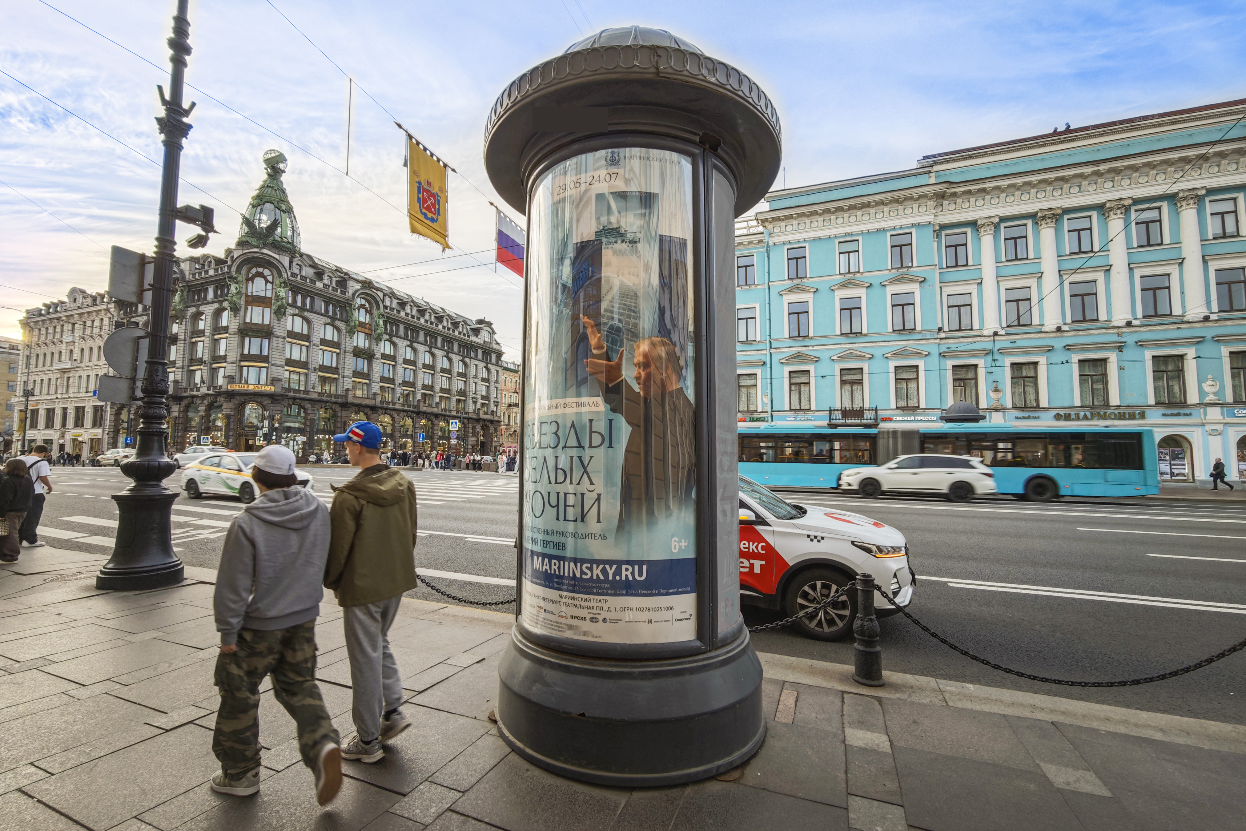 Фотография рекламного носителя, тип: Пиллар 3x1.4, адрес: Невский пр-т., д.27 Х Грибоедова канала наб., Санкт-Петербург, Россия. Сторона С №639659