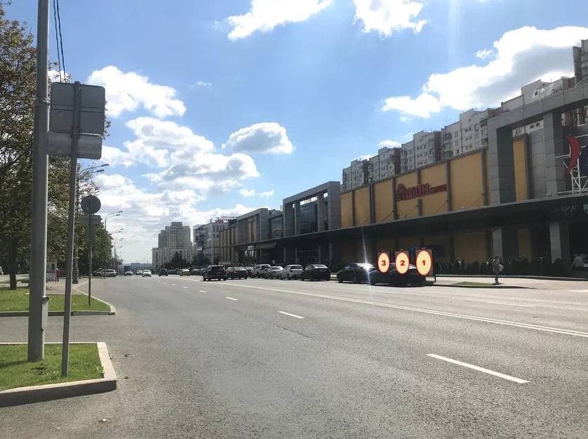 Фотография рекламного носителя, тип: Афиша 1.75x1.8, адрес: Миклухо-Маклая ул., д.32, корп.1, стенд 3, Москва, Россия. Сторона A №887025