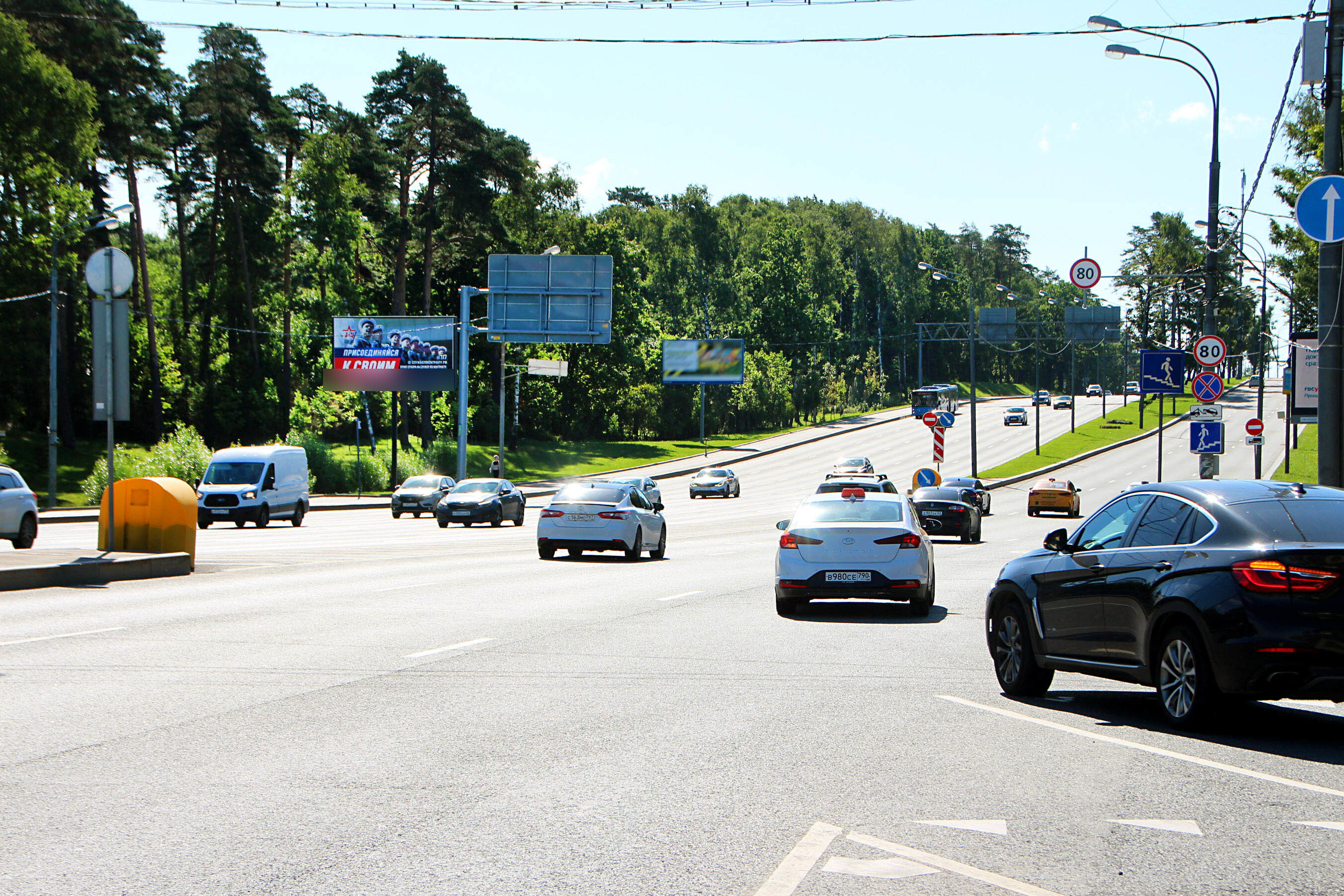 Фотография рекламного носителя, тип: Билборд 3x6, адрес: Рублевское ш., д.60, корп.32, Москва, Россия. Сторона Б №105116