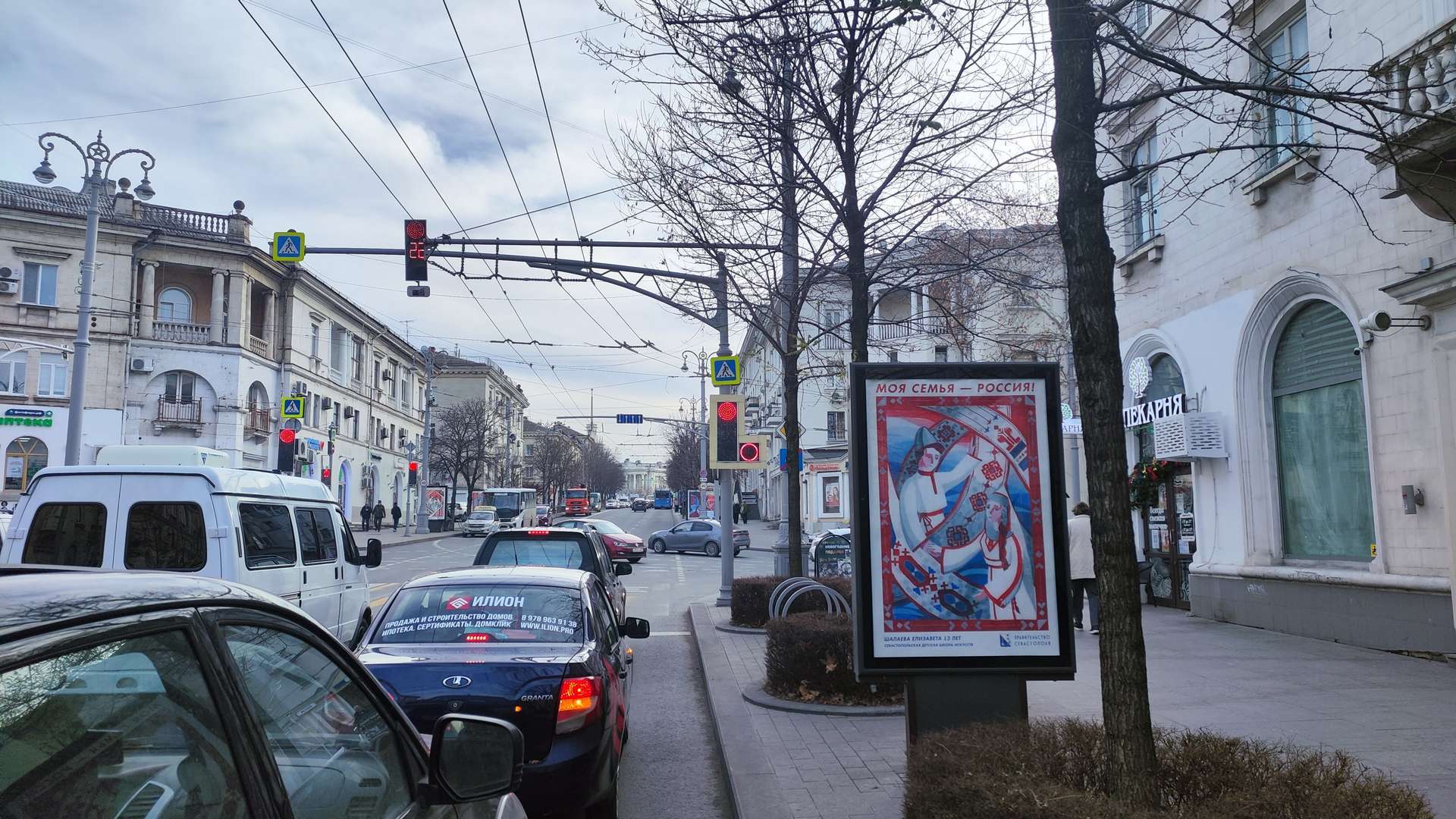 Фотография рекламного носителя, тип: Ситиформат 1.8x1.2, адрес: Большая Морская ул., д.2 X Адмирала Октябрьского ул., Севастополь, Россия. Сторона A1-A5 №1373595