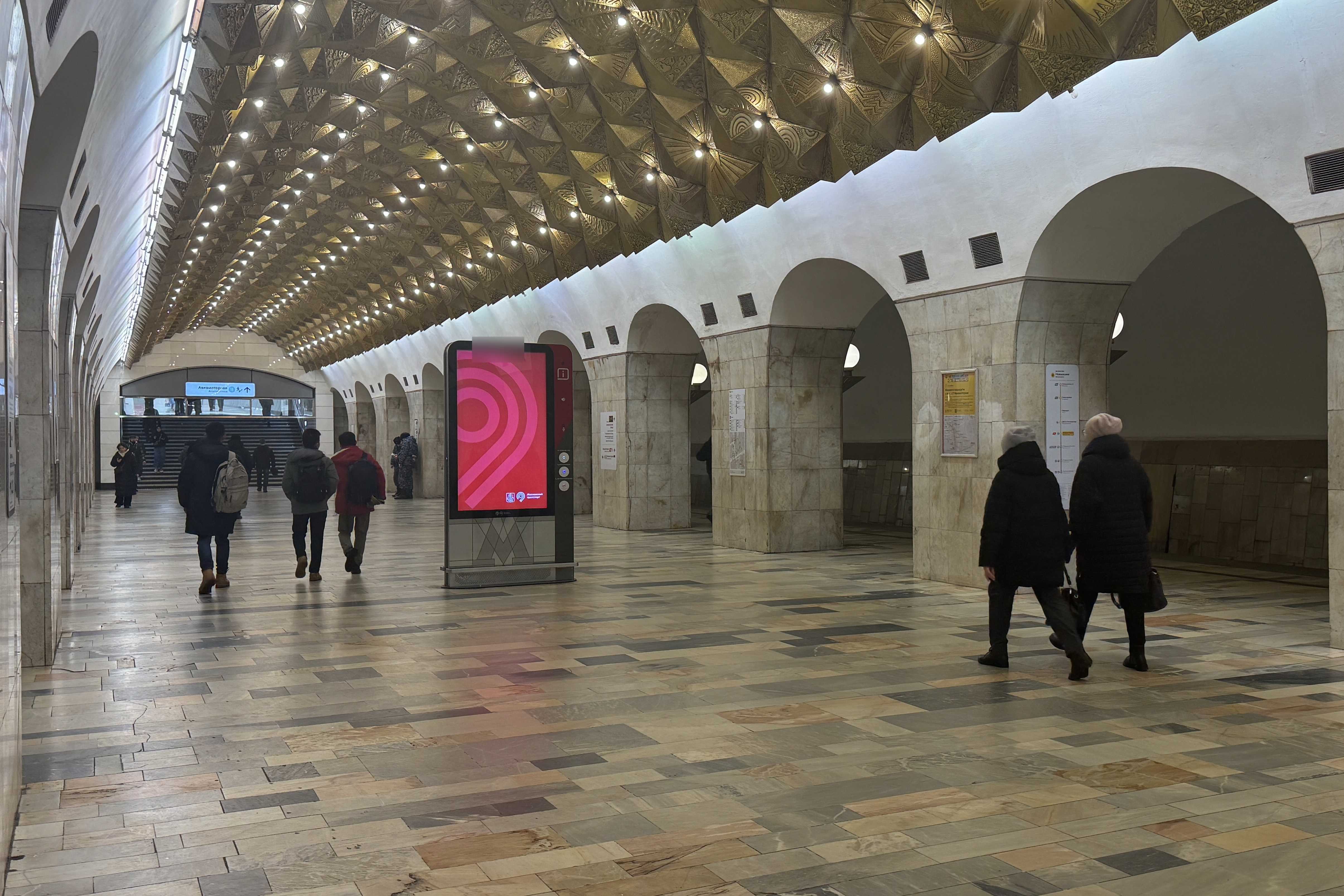 Фотография рекламного носителя, тип: Видеоэкран, адрес: Станция метро «Авиамоторная», линия Калининская, Москва, Россия. Сторона/вариант А1 №1419920