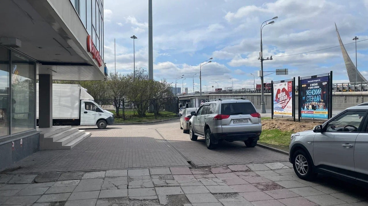 Фотография рекламного носителя, тип: Афиша 1.75x1.8, адрес: Мира пр-т., д.176, стенд 2, Москва, Россия. Сторона B №1349942