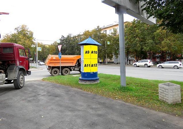 Фотография рекламного носителя, тип: Уличный информационный стенд, адрес: Богдана Хмельницкого ул., д.27, поз.1, Новосибирск, Новосибирская область, Россия. Сторона А11 №193004