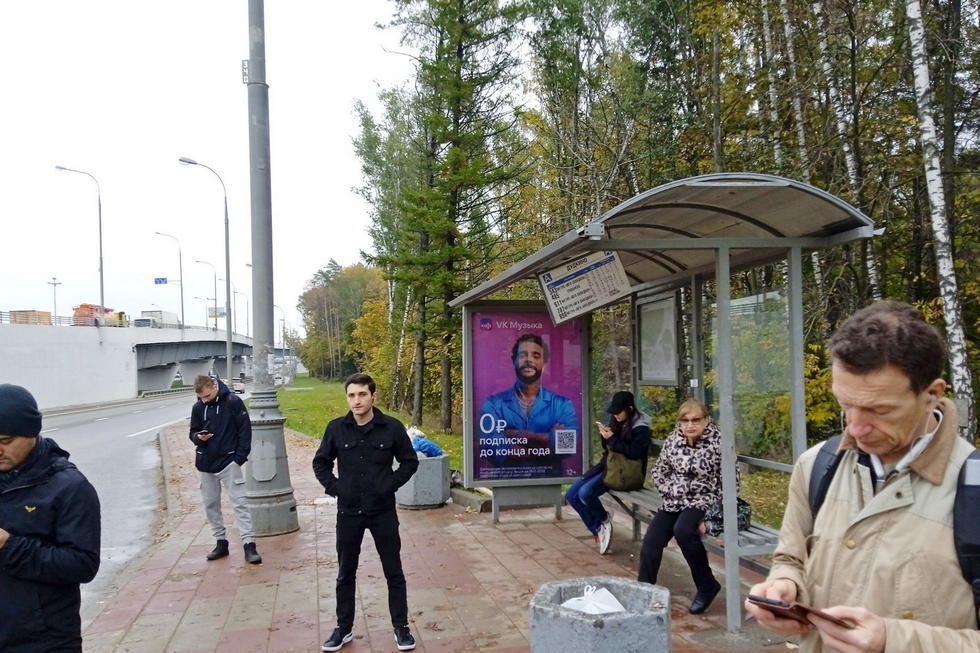 Фотография рекламного носителя, тип: Остановка 1.8x1.2, адрес: Киевское ш., ост. "Дудкино", Москва, Россия. Сторона A №219151