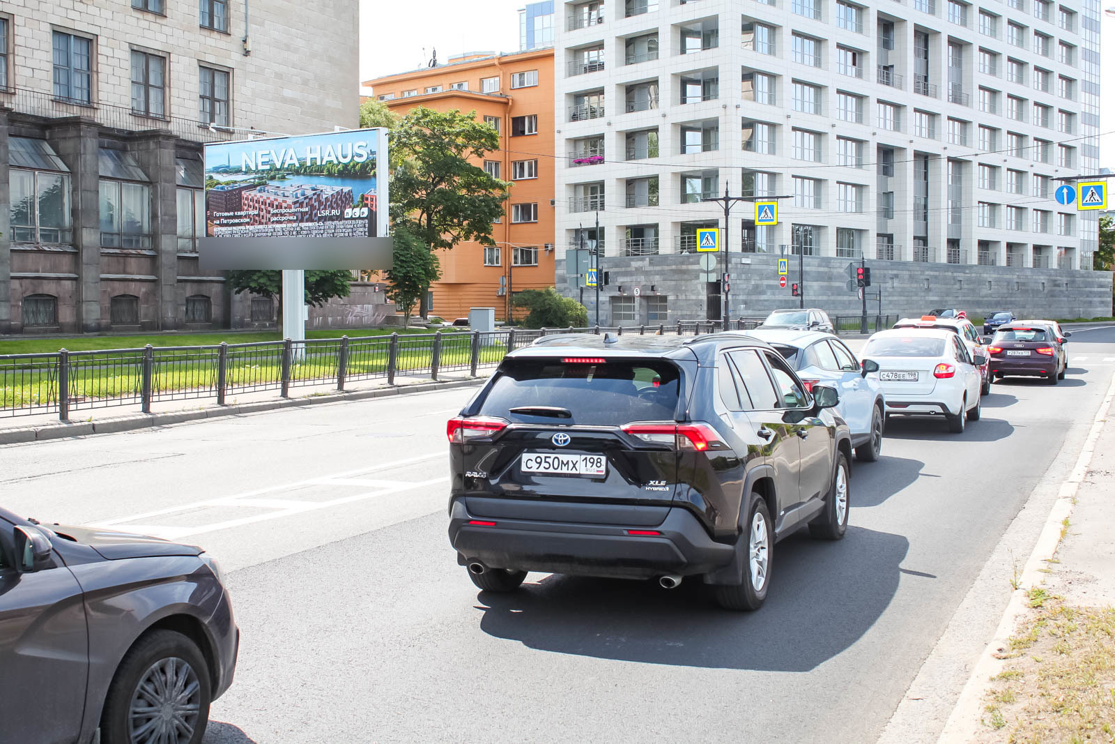 Фотография рекламного носителя, тип: Билборд 3x6, адрес: Песочная наб., д.16, Санкт-Петербург, Россия. Сторона Б1 №120327