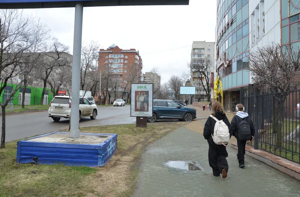 Фотография рекламного носителя, тип: Ситиформат 1.8x1.2, адрес: Ким Ю Чена ул. Х Льва Толстого ул., д.2, Хабаровск, Хабаровский край, Россия. Сторона А №971601