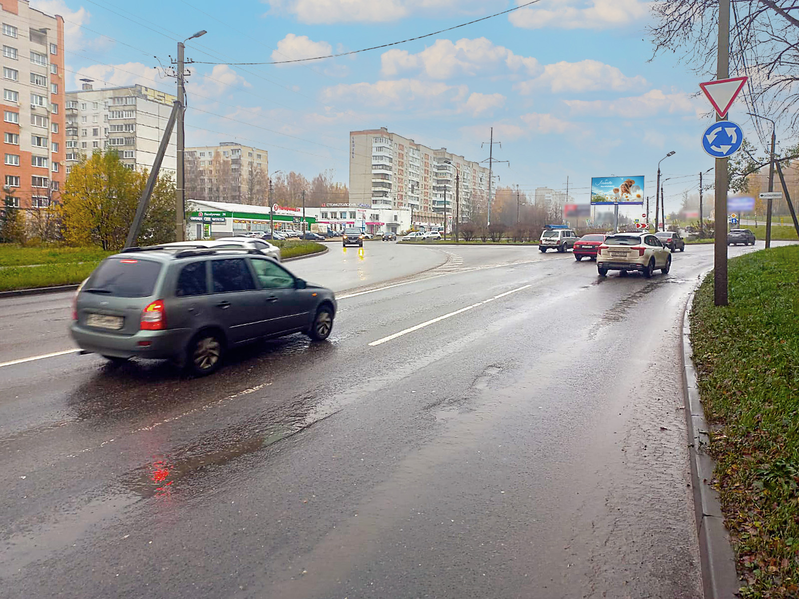 Фотография рекламного носителя, тип: Нестандартный билборд, адрес: Строителей пр-т. Х Соколовского ул., Смоленск, Смоленская область, Россия. Сторона А1 №1327943